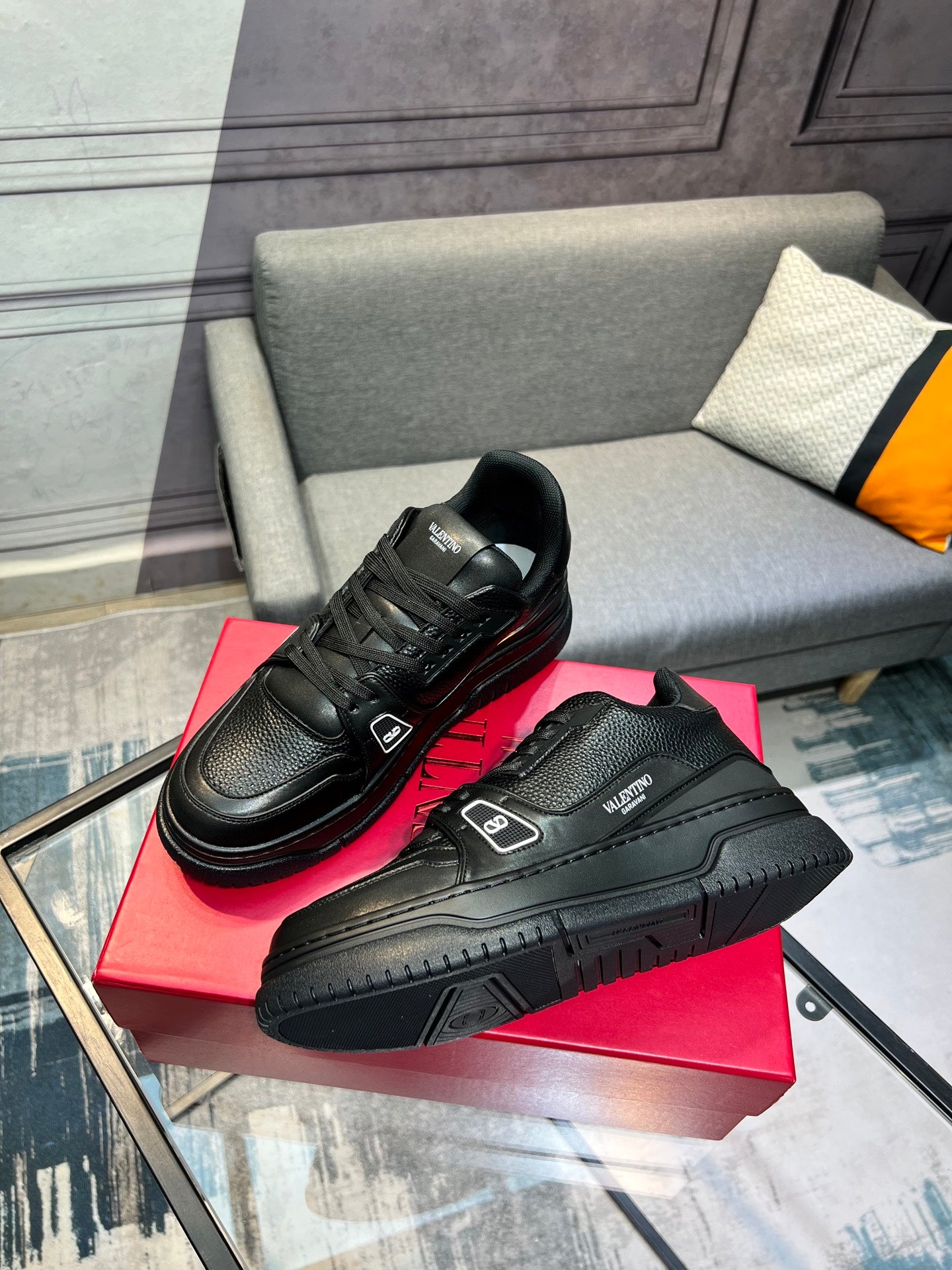 LuxluxHouse Best Quality Shoes Valentino