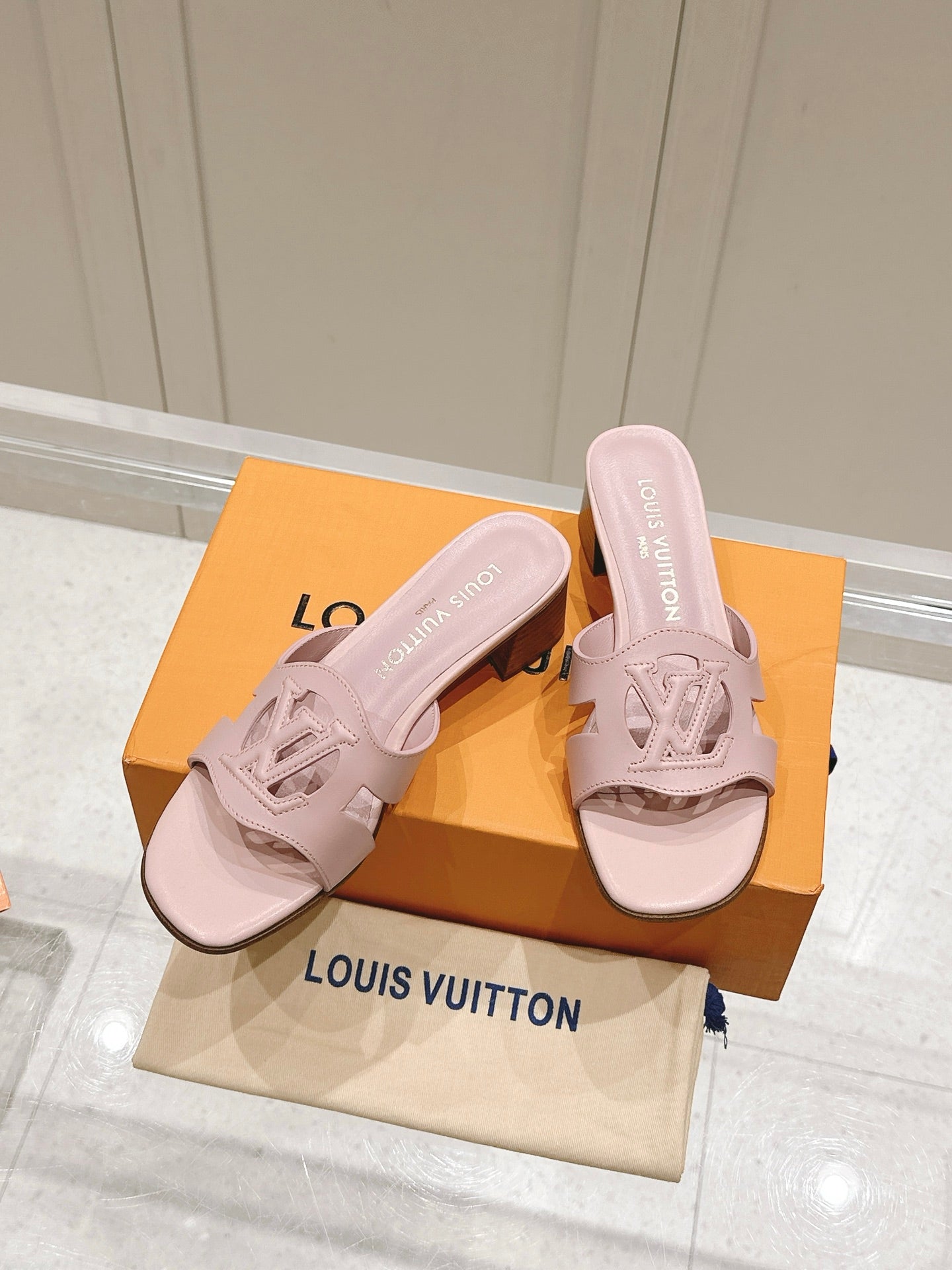 LuxluxHouse Best Quality Women Shoes Louis Vuitton