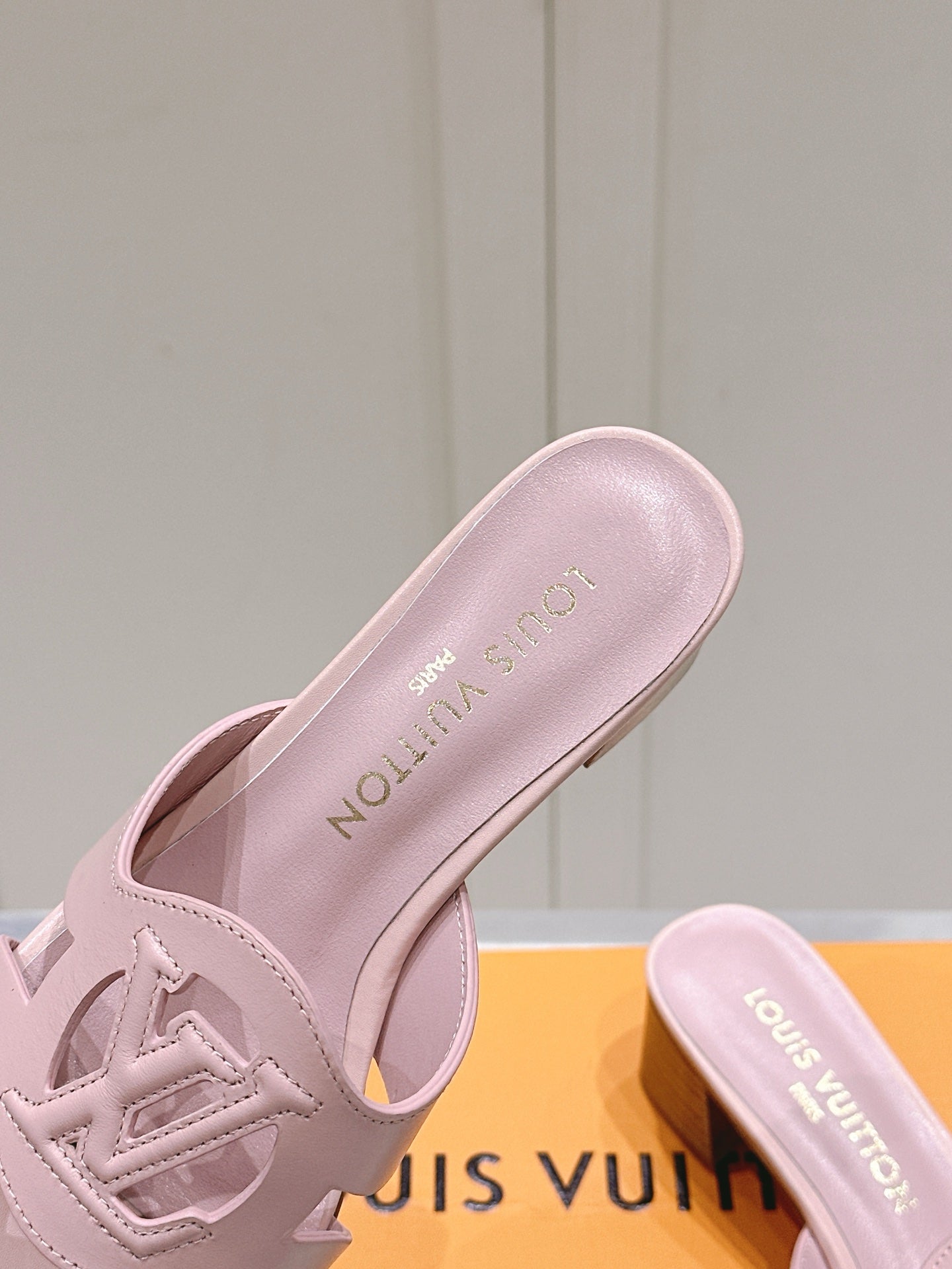 LuxluxHouse Best Quality Women Shoes Louis Vuitton