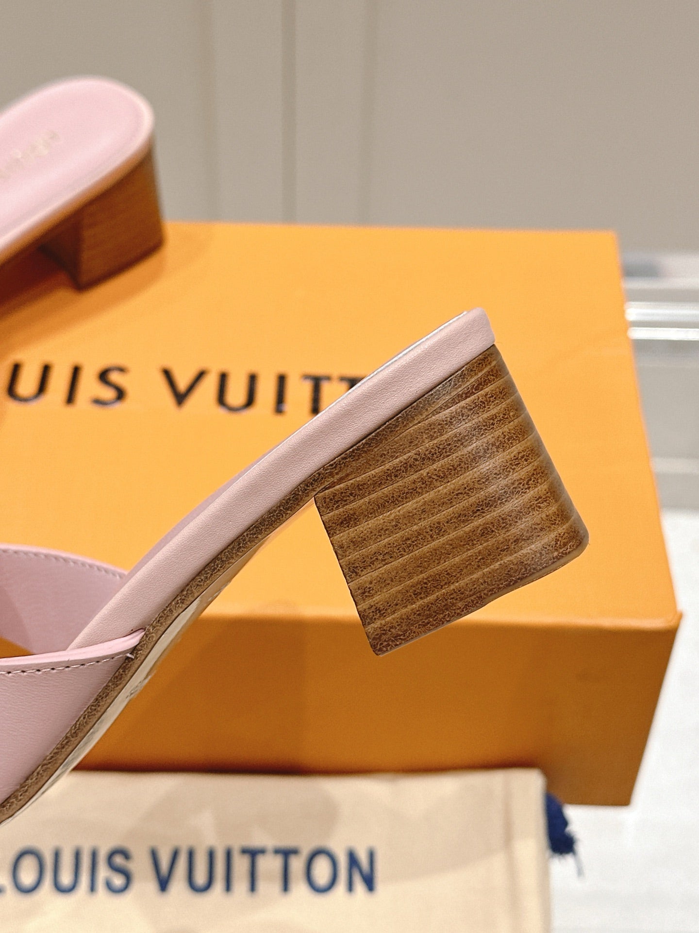 LuxluxHouse Best Quality Women Shoes Louis Vuitton