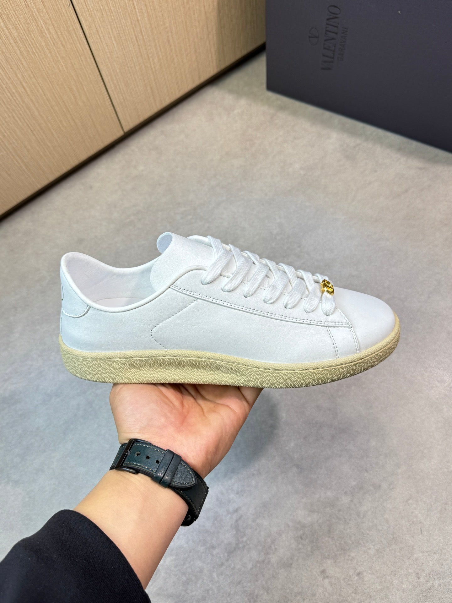 LuxluxHouse Best Quality Shoes Valentino