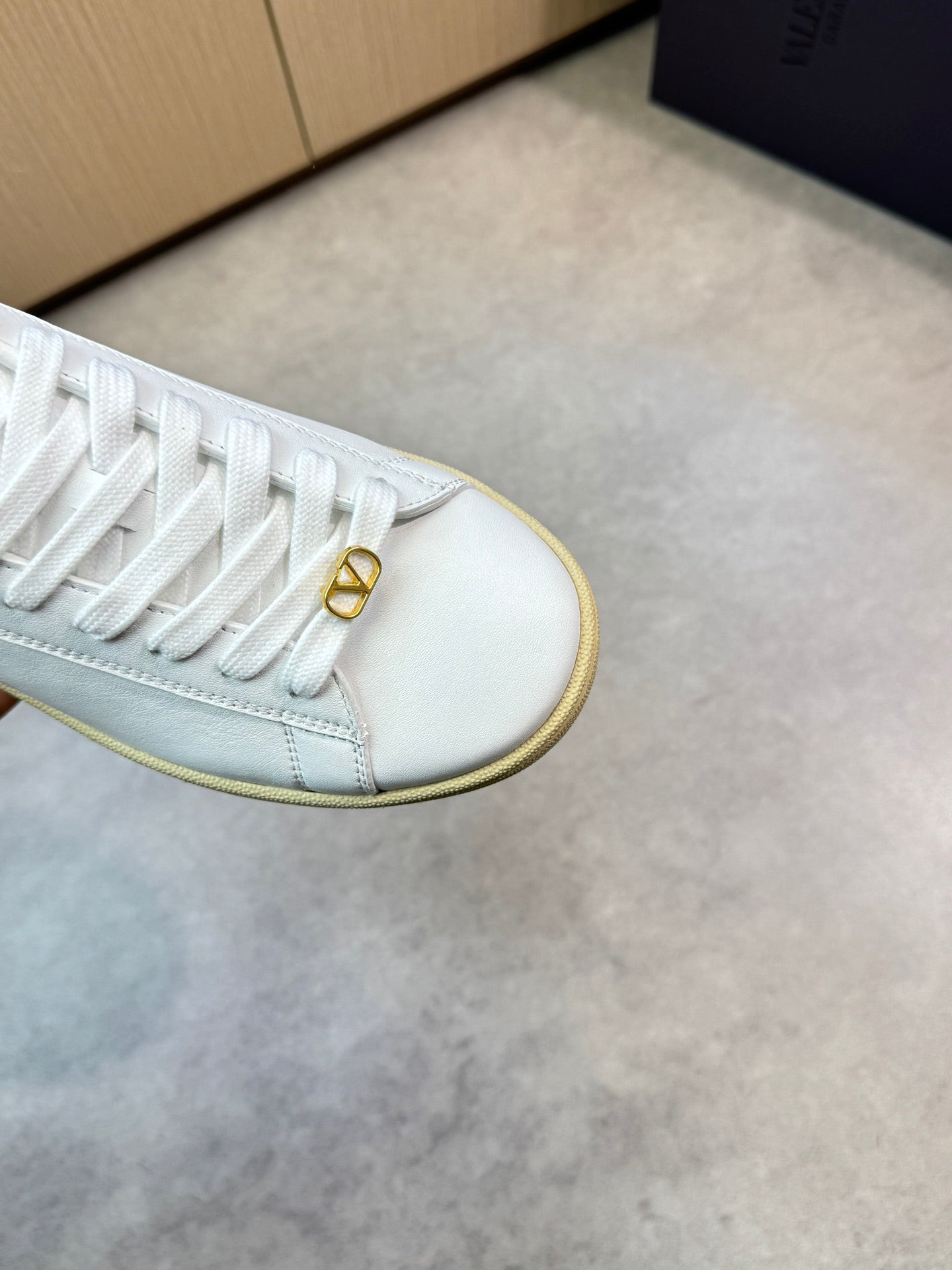 LuxluxHouse Best Quality Shoes Valentino