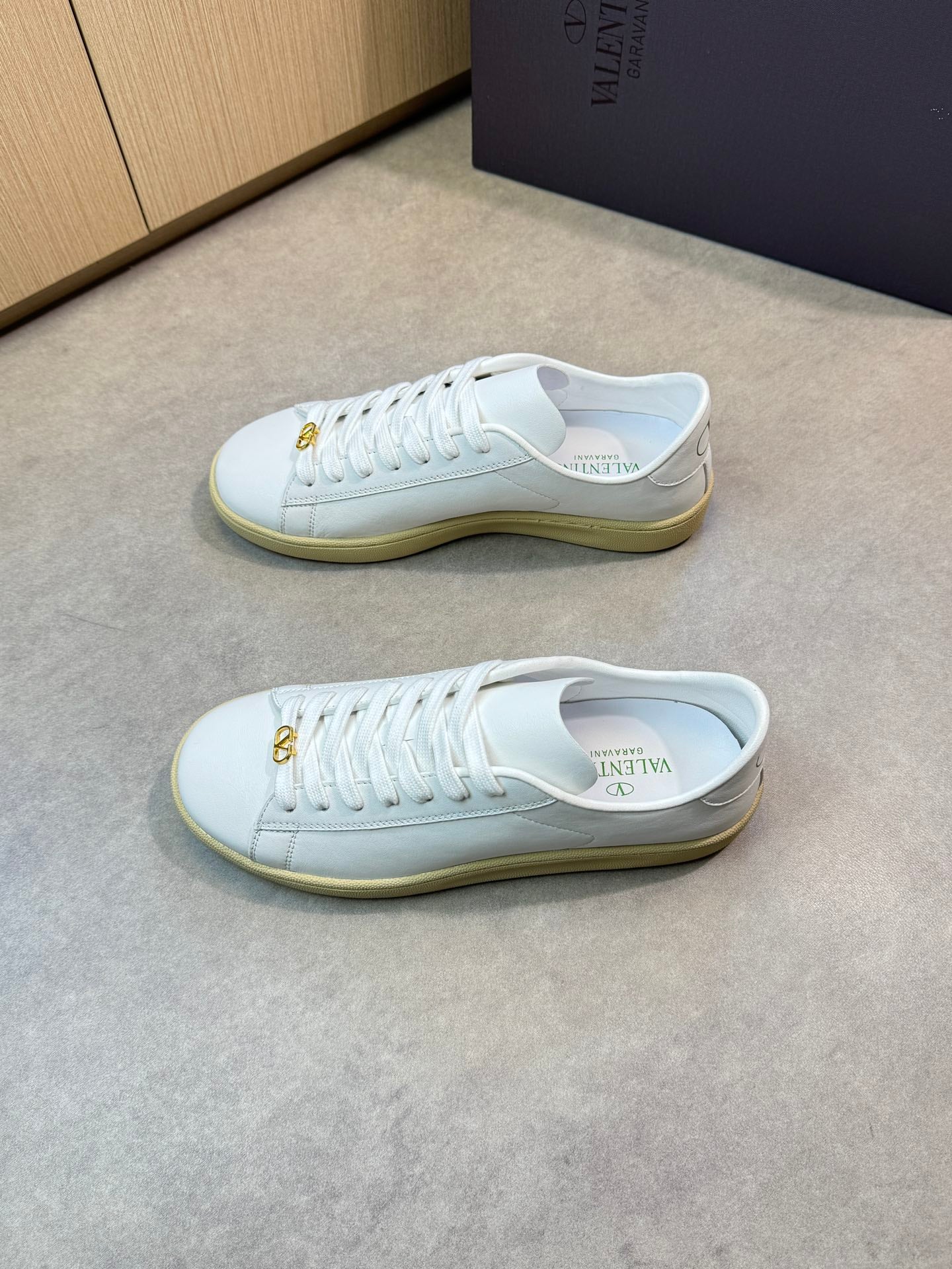 LuxluxHouse Best Quality Shoes Valentino