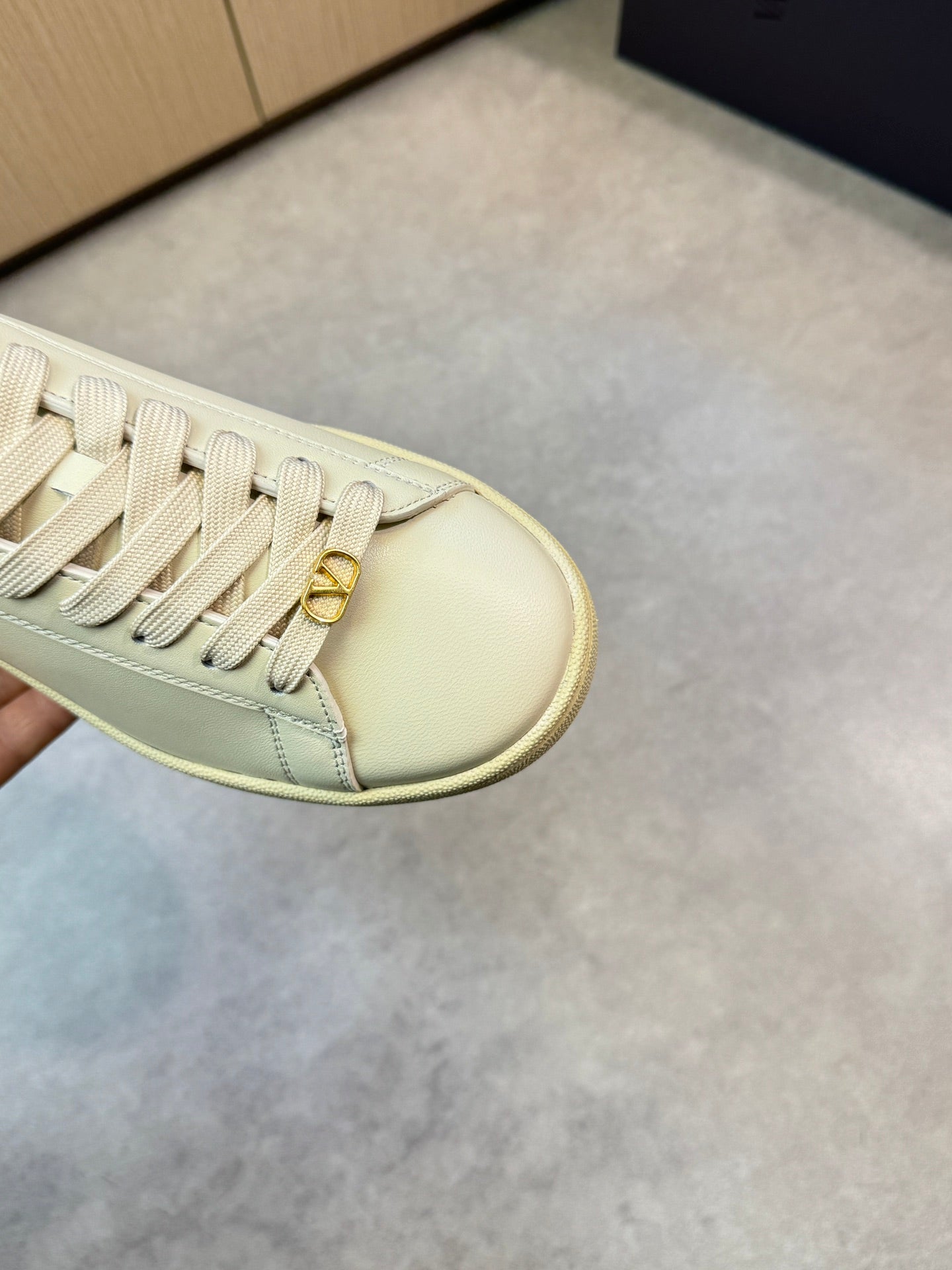 LuxluxHouse Best Quality Shoes Valentino