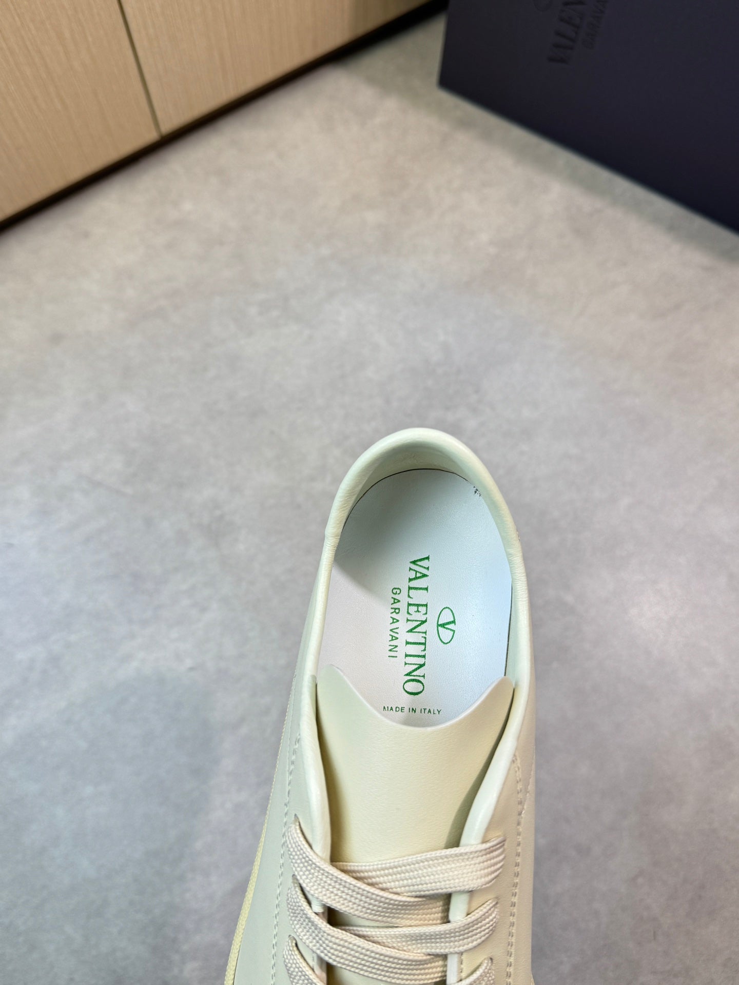LuxluxHouse Best Quality Shoes Valentino