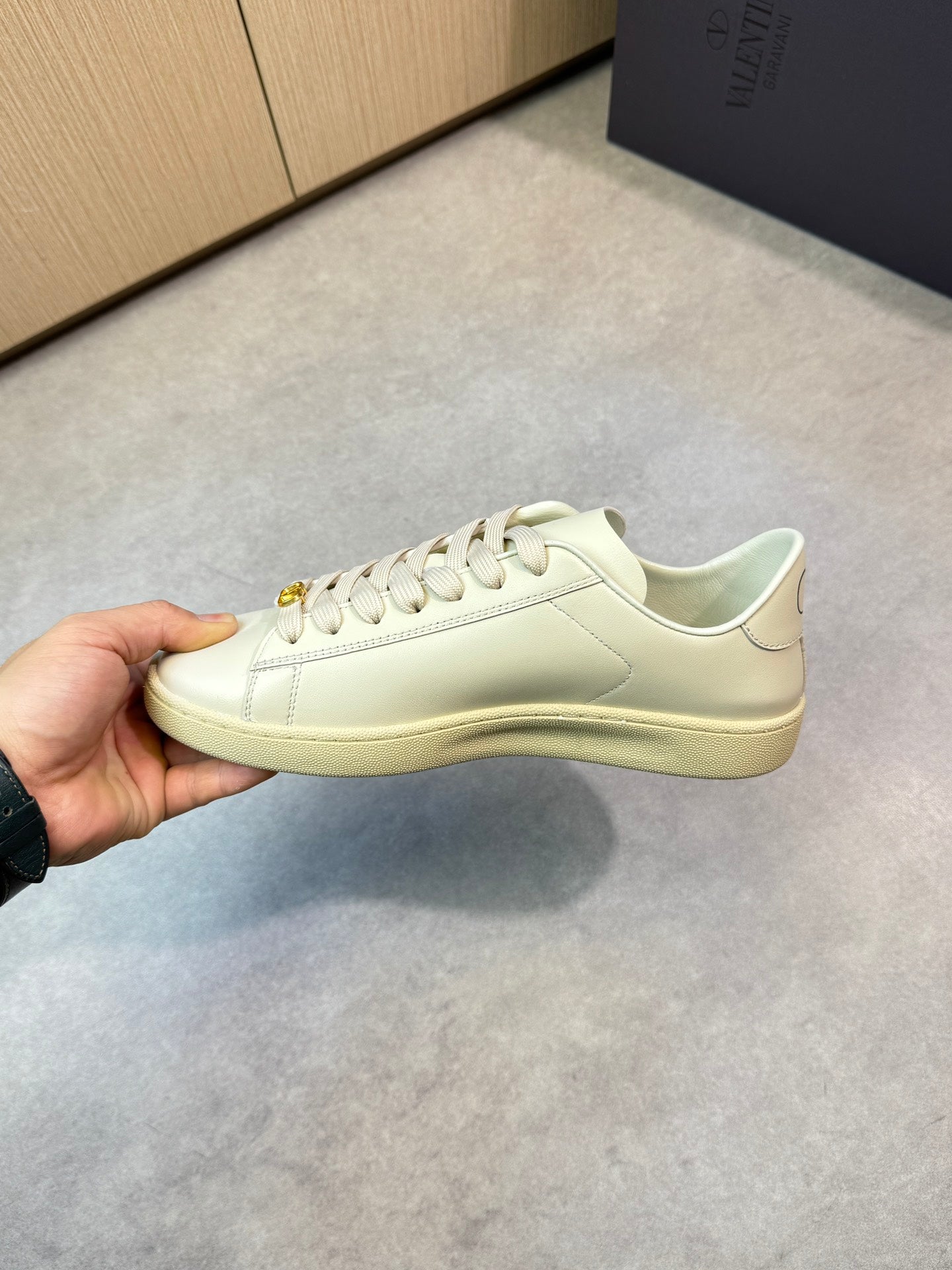 LuxluxHouse Best Quality Shoes Valentino