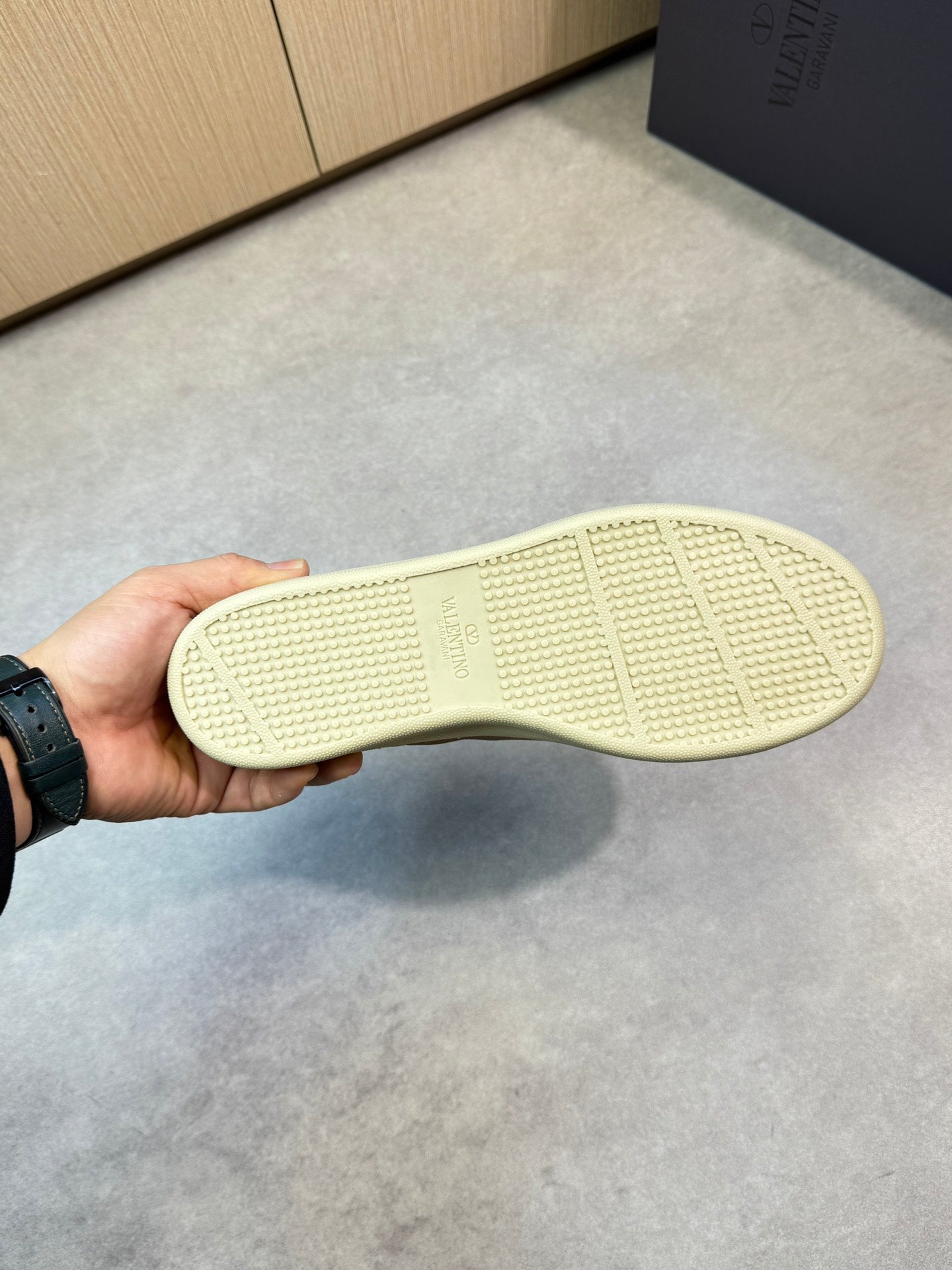 LuxluxHouse Best Quality Shoes Valentino