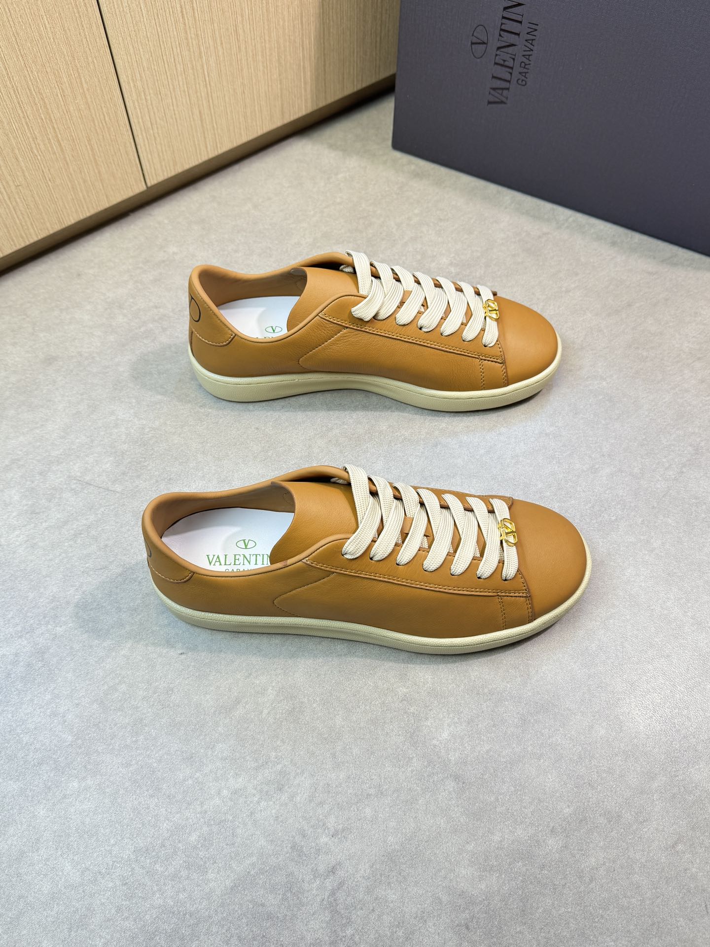 LuxluxHouse Best Quality Shoes Valentino