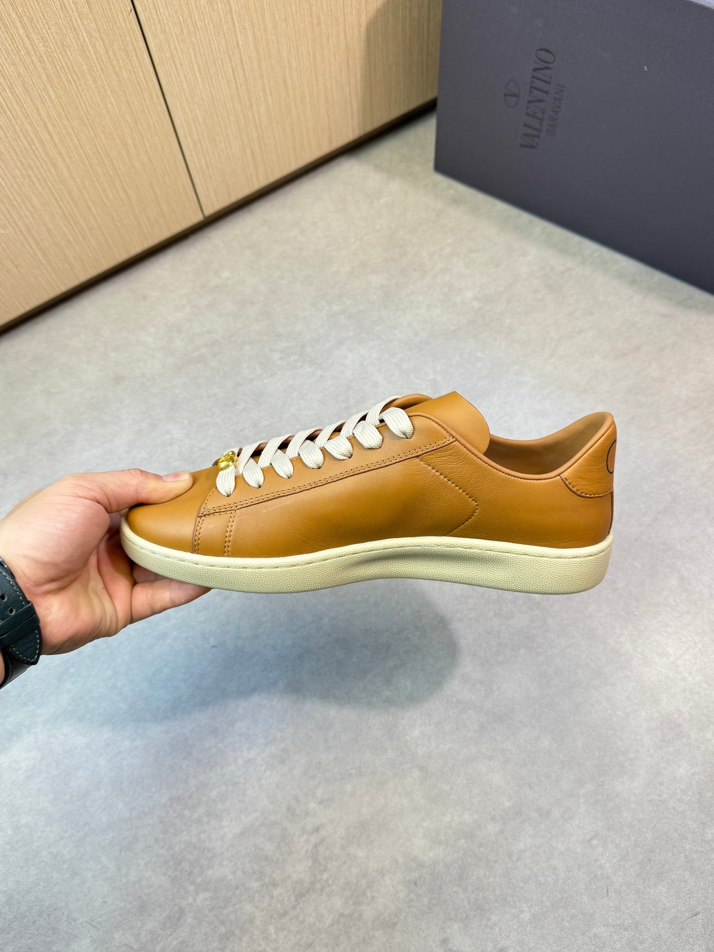 LuxluxHouse Best Quality Shoes Valentino