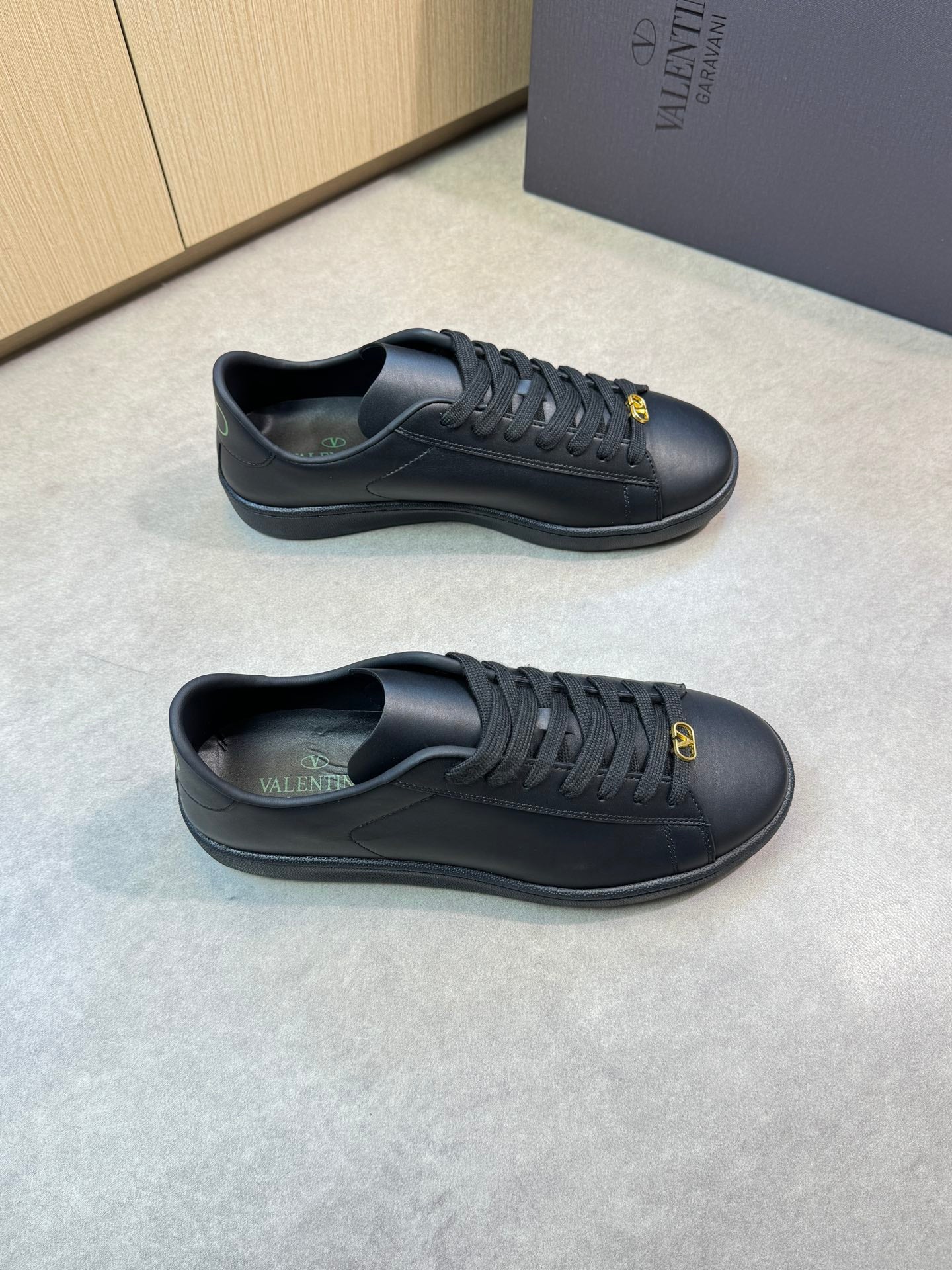 LuxluxHouse Best Quality Shoes Valentino