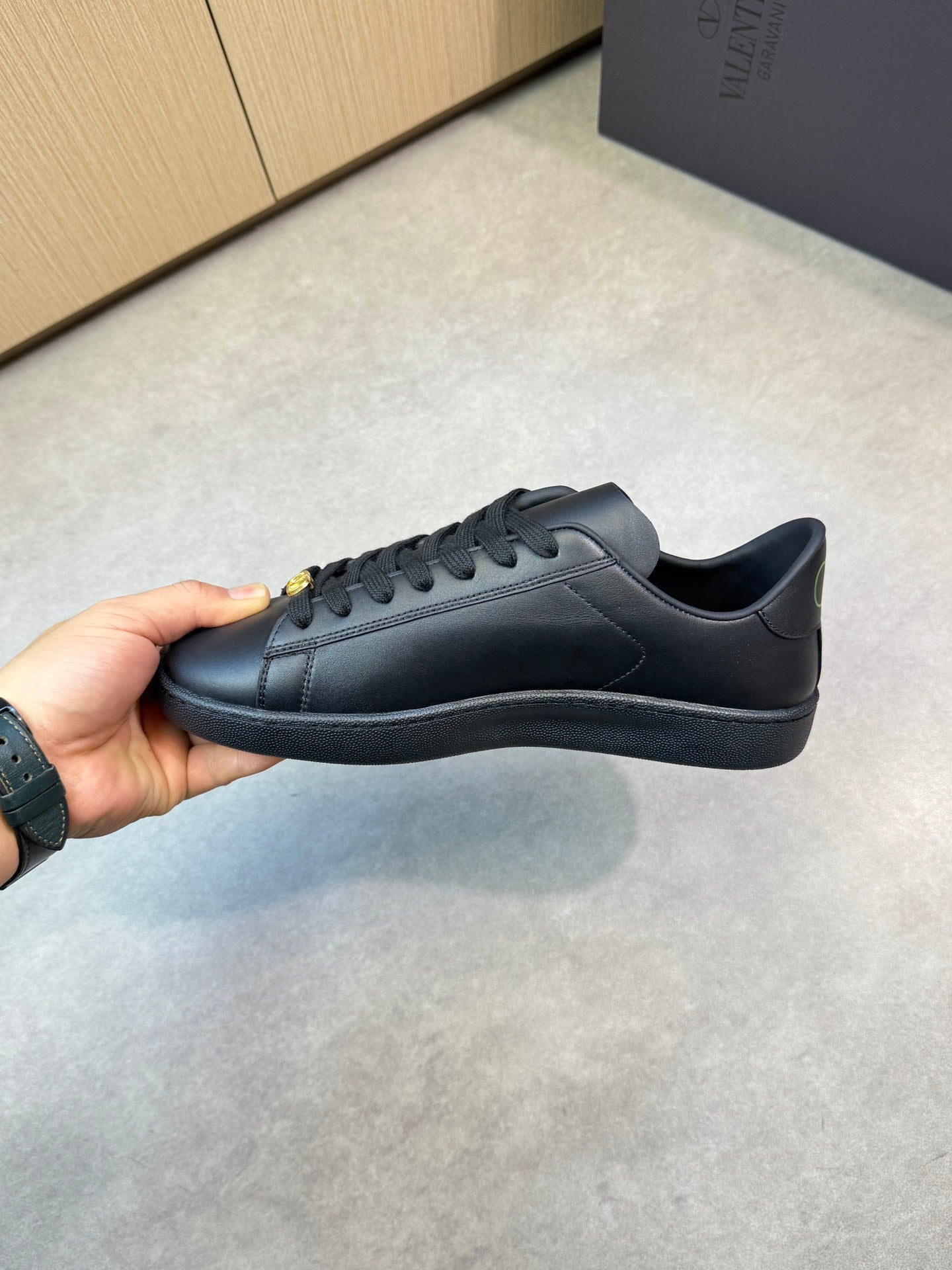 LuxluxHouse Best Quality Shoes Valentino