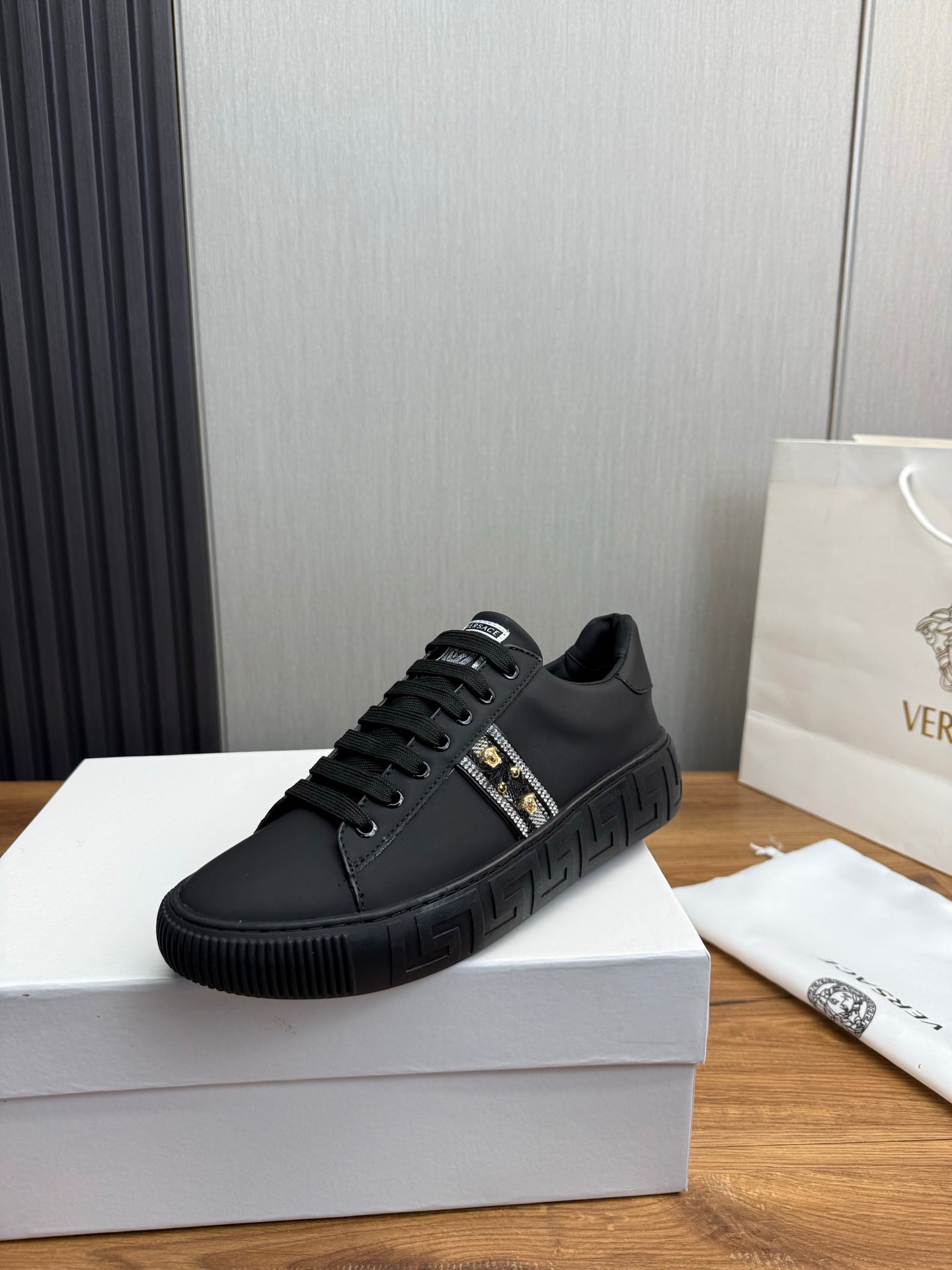 LuxluxHouse Best Quality Shoes Versace