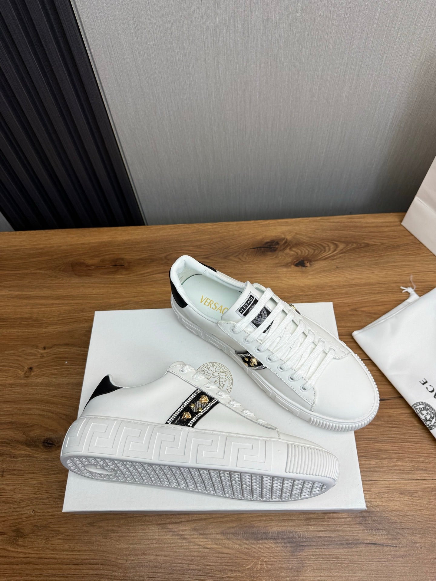 LuxluxHouse Best Quality Shoes Versace