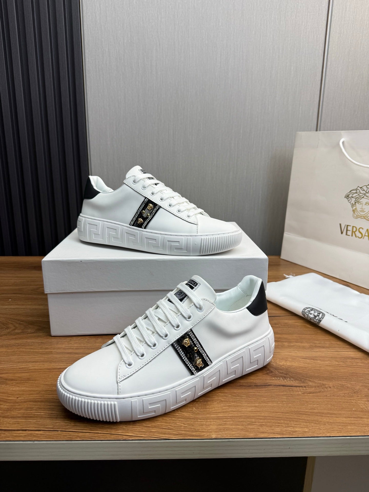 LuxluxHouse Best Quality Shoes Versace