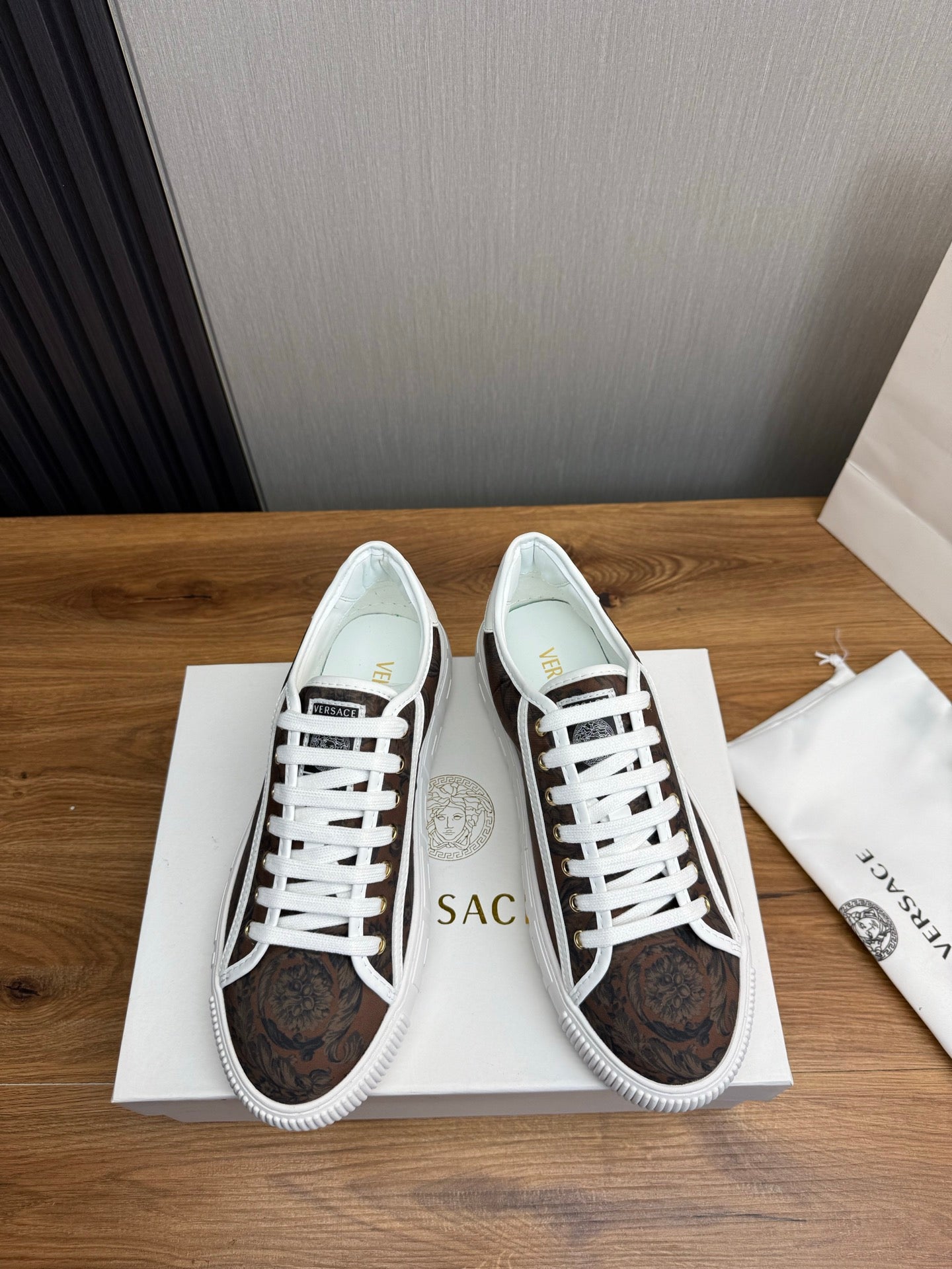 LuxluxHouse Best Quality Shoes Versace