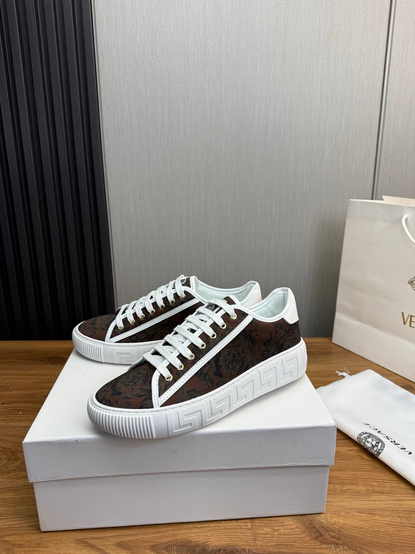 LuxluxHouse Best Quality Shoes Versace