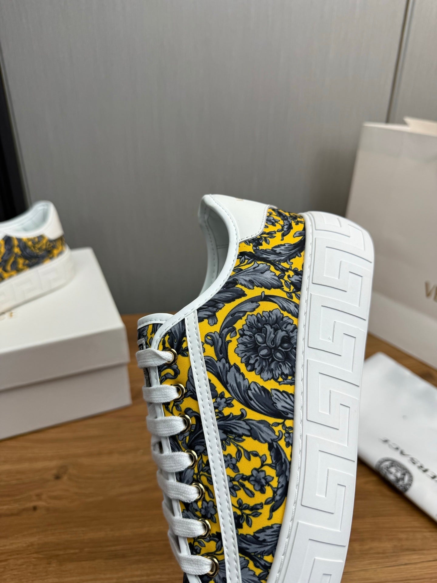 LuxluxHouse Best Quality Shoes Versace