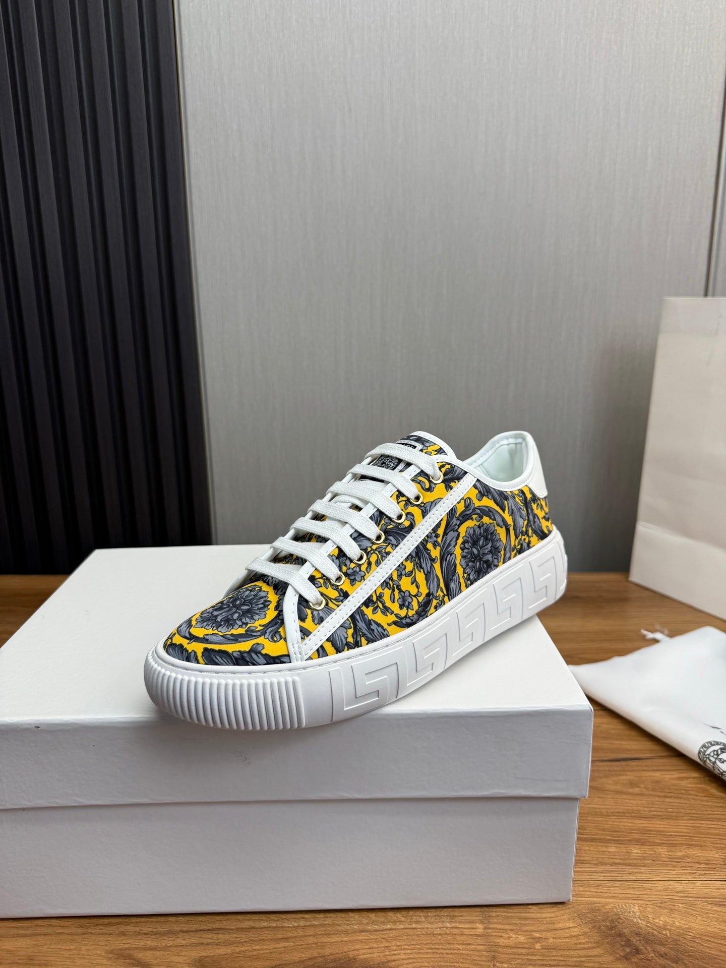 LuxluxHouse Best Quality Shoes Versace