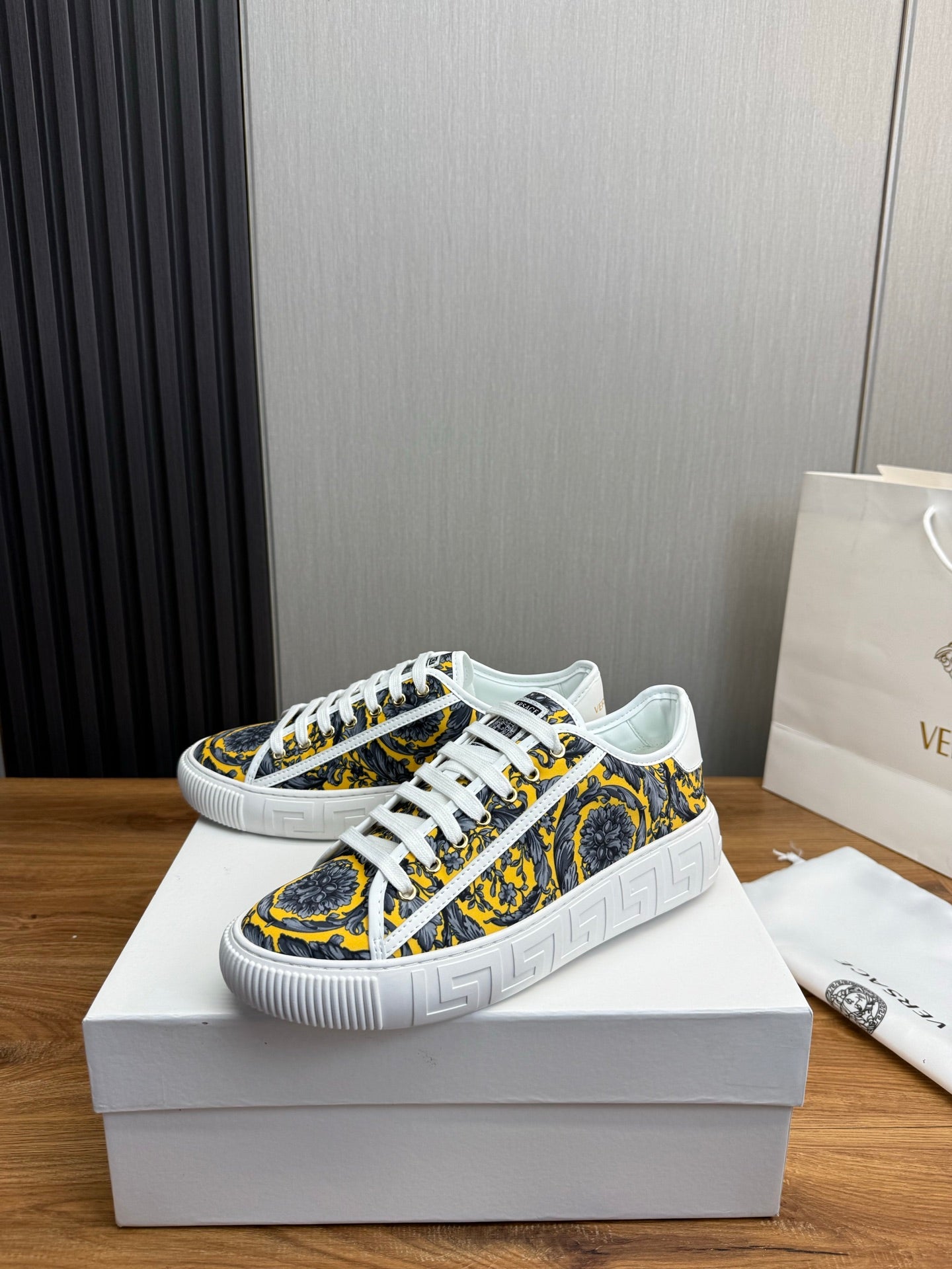LuxluxHouse Best Quality Shoes Versace