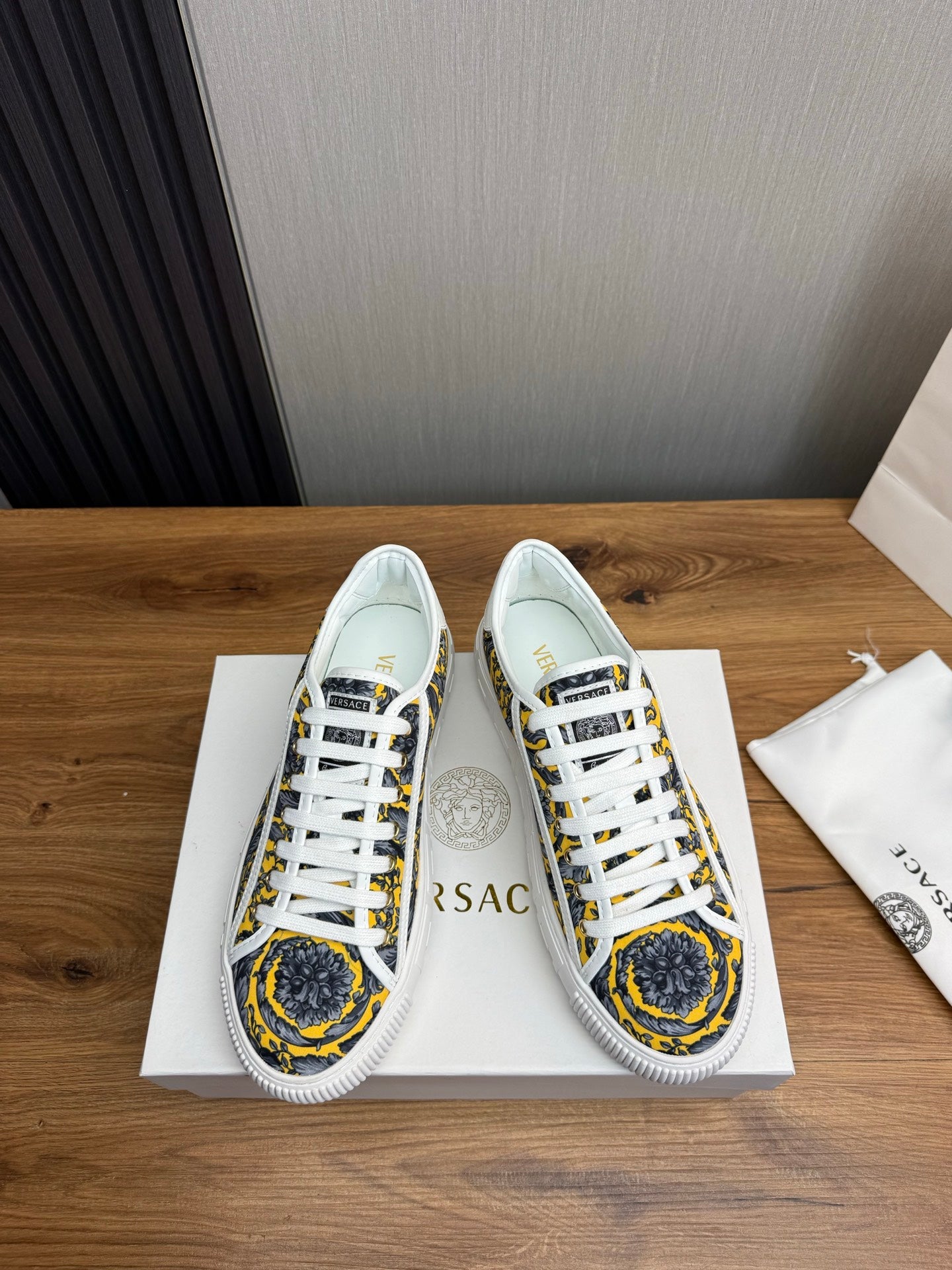 LuxluxHouse Best Quality Shoes Versace