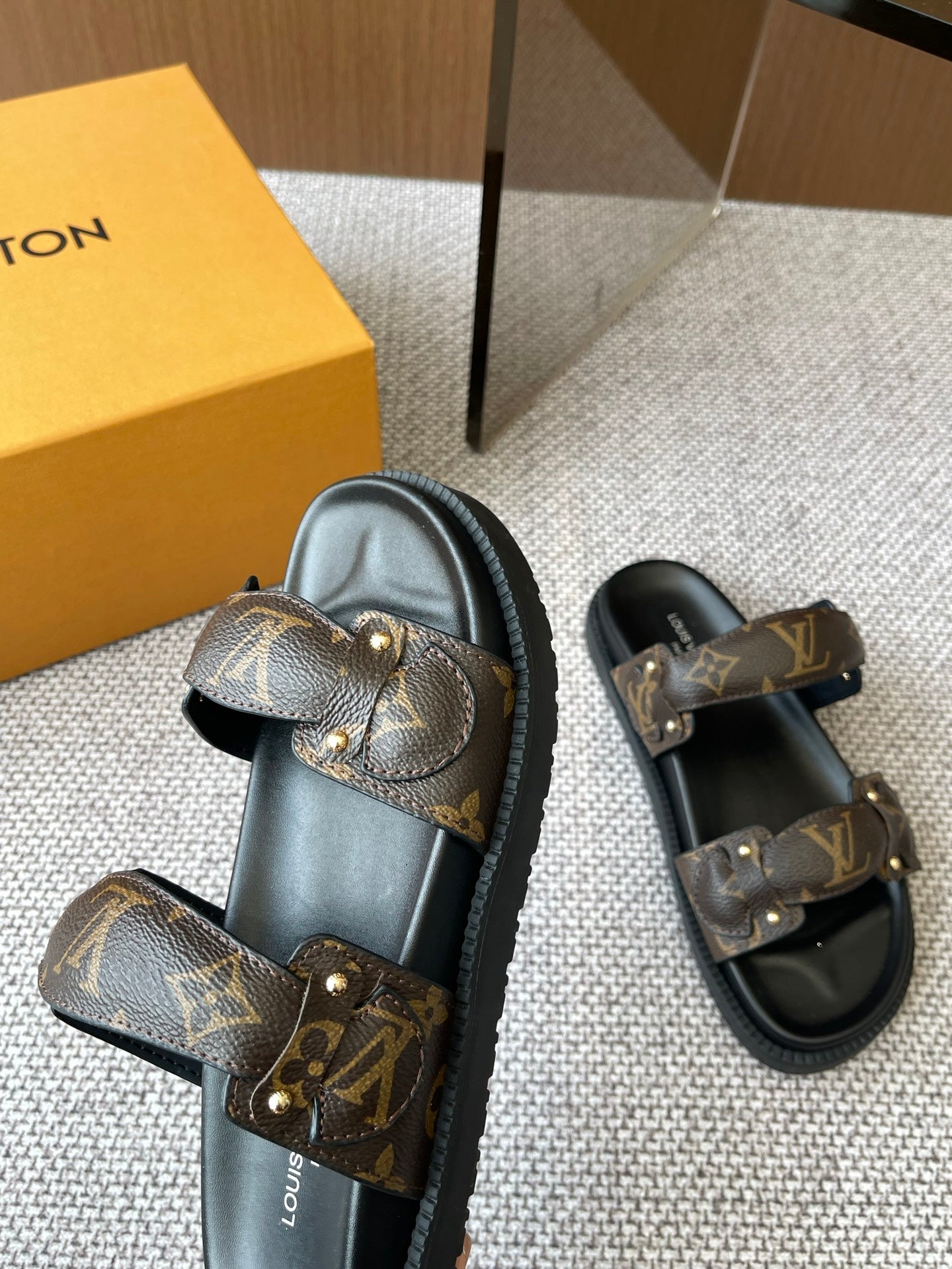 LuxluxHouse Best Quality Women Shoes Louis Vuitton