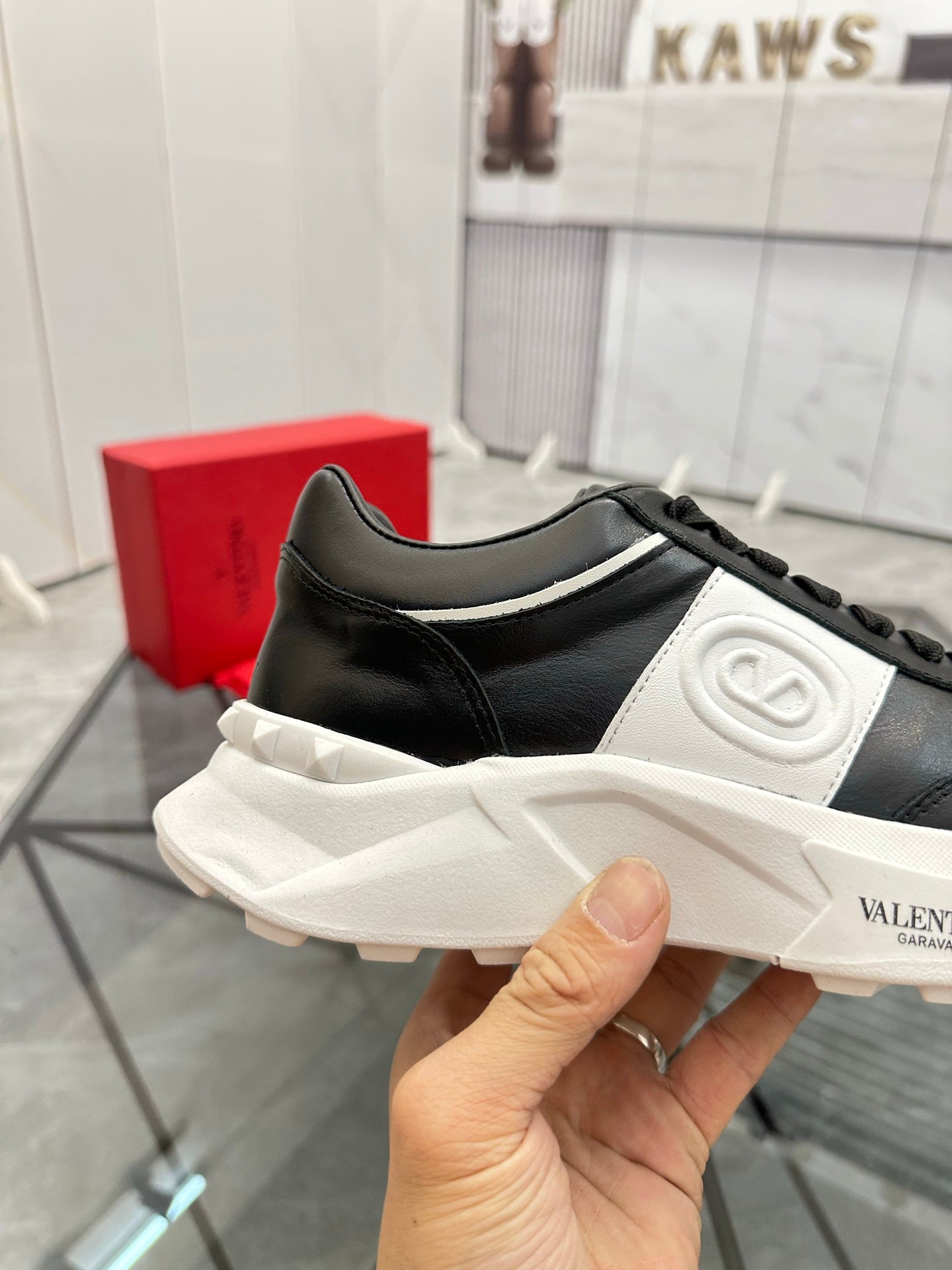LuxluxHouse Best Quality Shoes Valentino