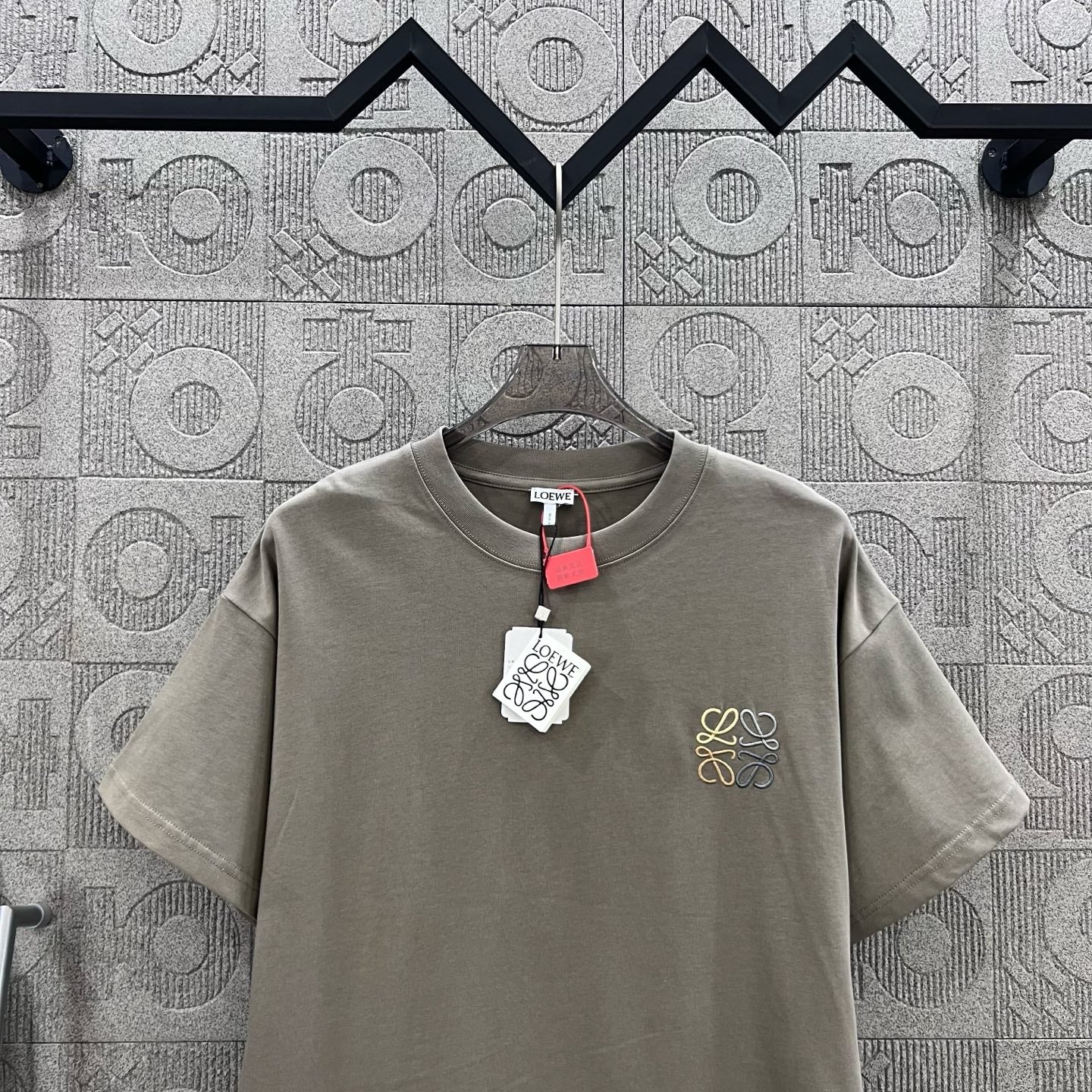 LuxluxHouse Best Quality Clothes T-shirt Loewe
