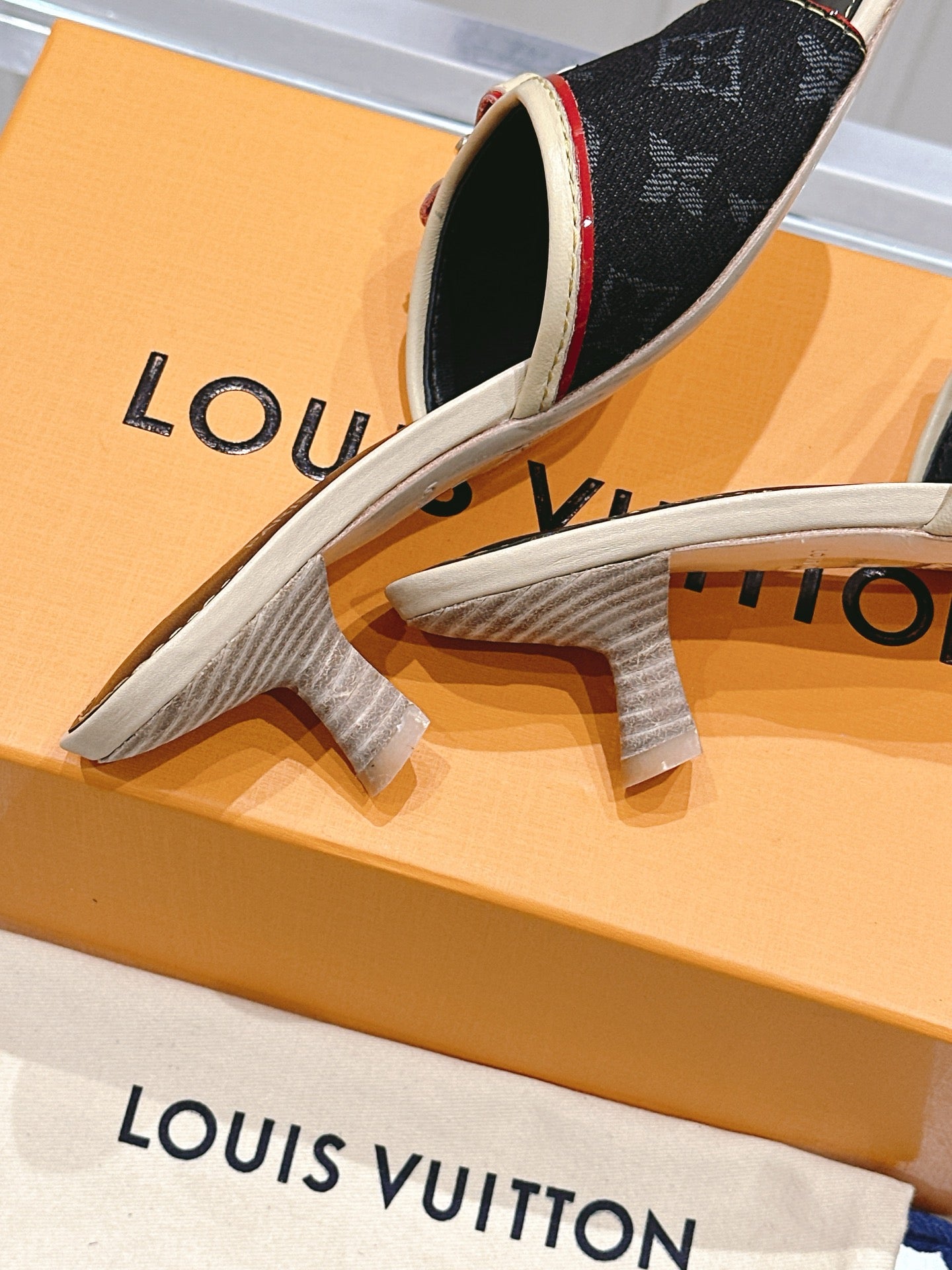LuxluxHouse Best Quality Women Shoes Louis Vuitton