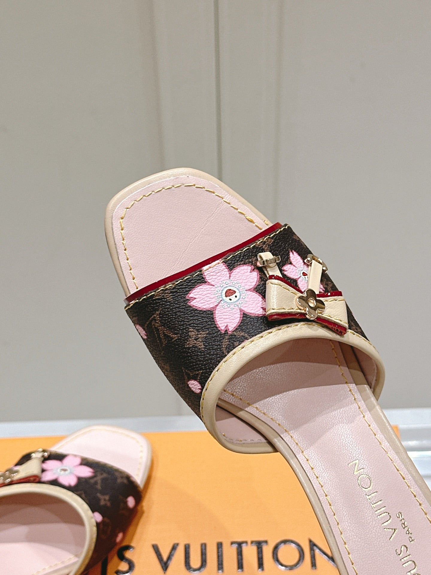 LuxluxHouse Best Quality Women Shoes Louis Vuitton