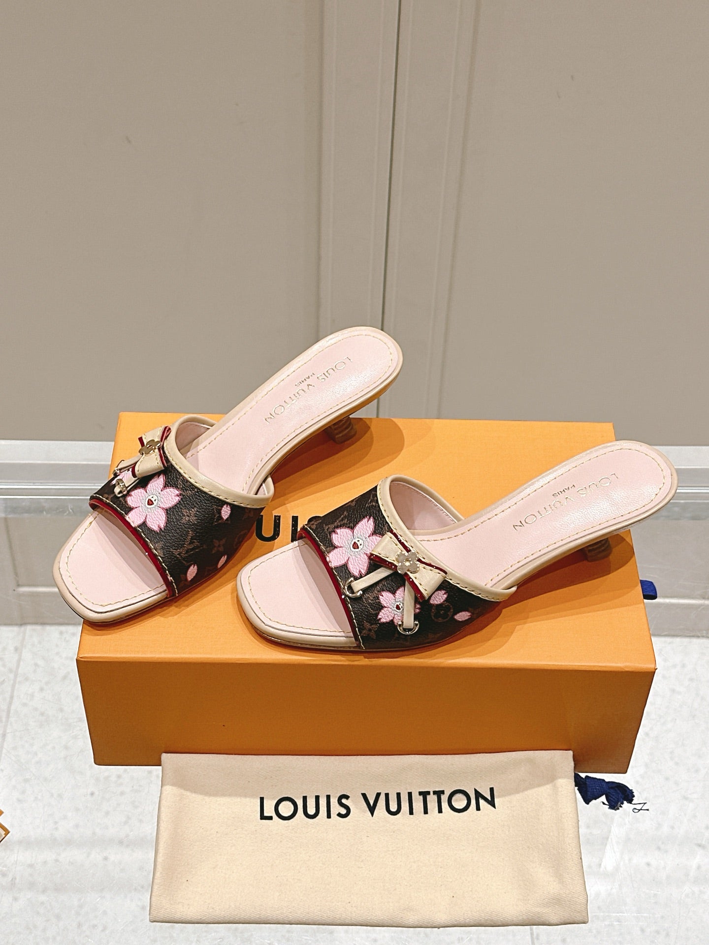 LuxluxHouse Best Quality Women Shoes Louis Vuitton