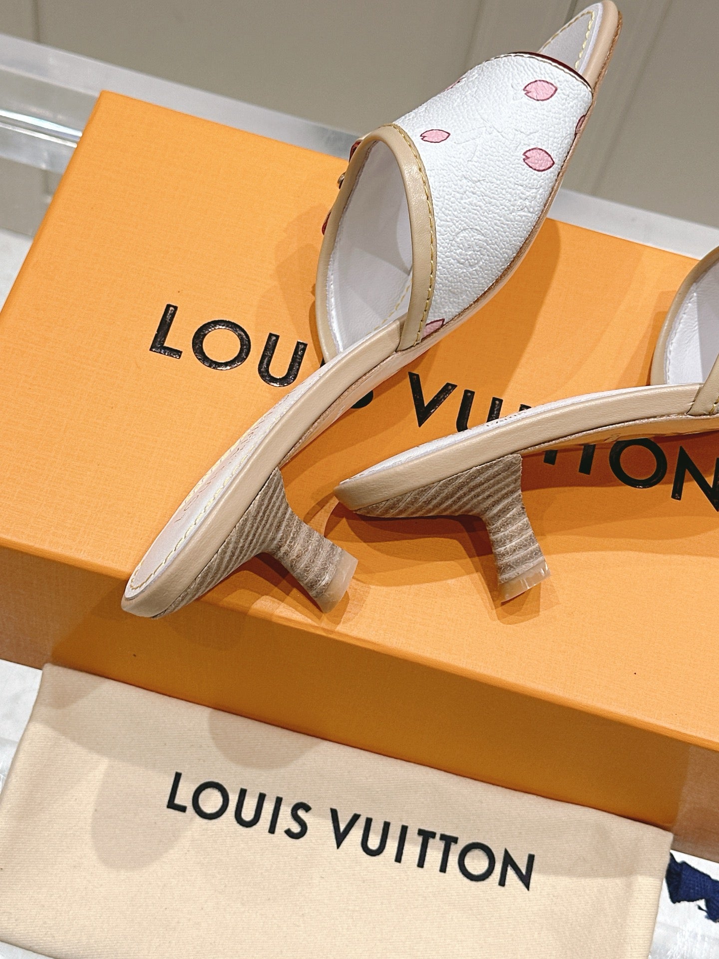 LuxluxHouse Best Quality Women Shoes Louis Vuitton