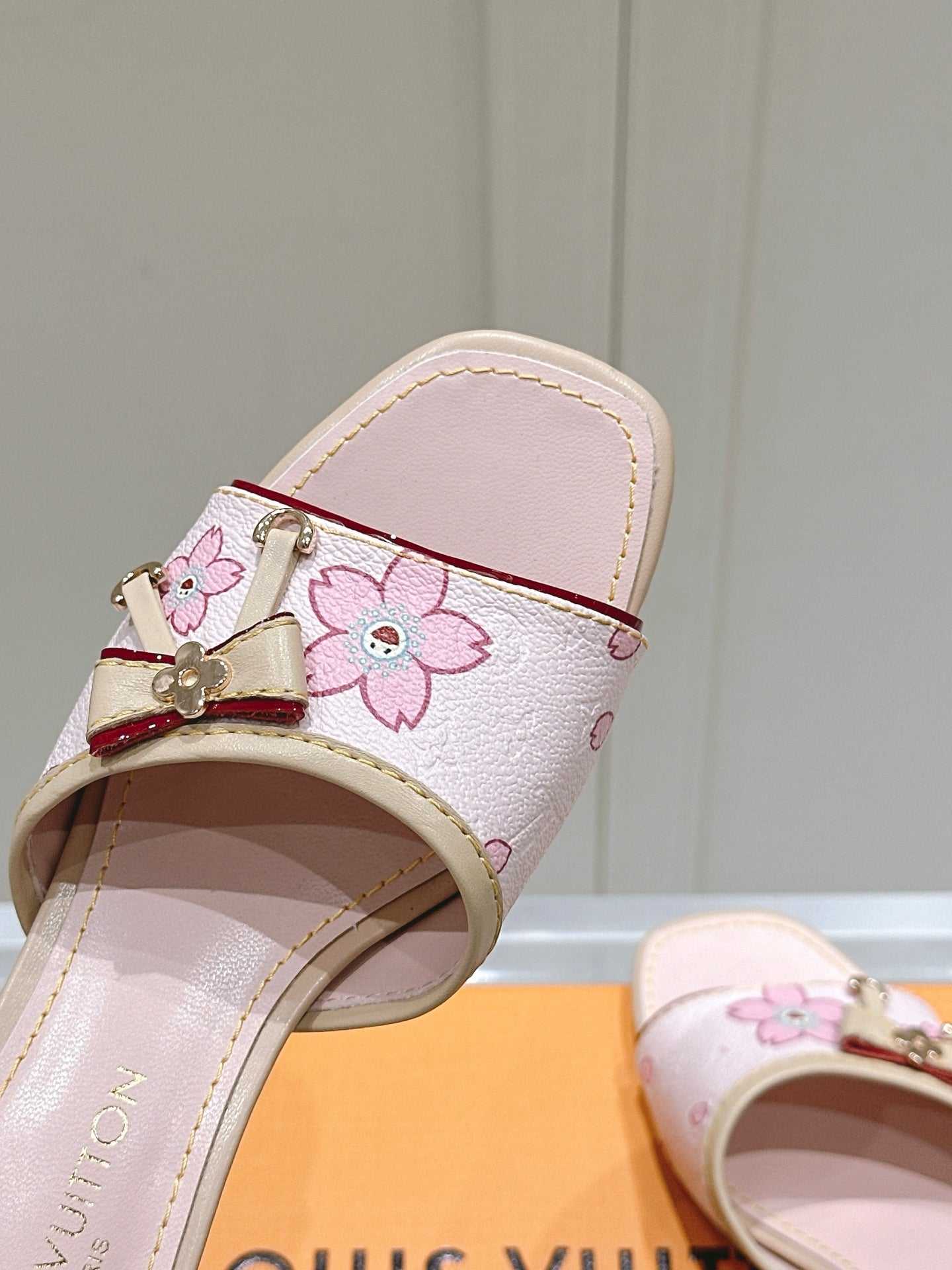 LuxluxHouse Best Quality Women Shoes Louis Vuitton