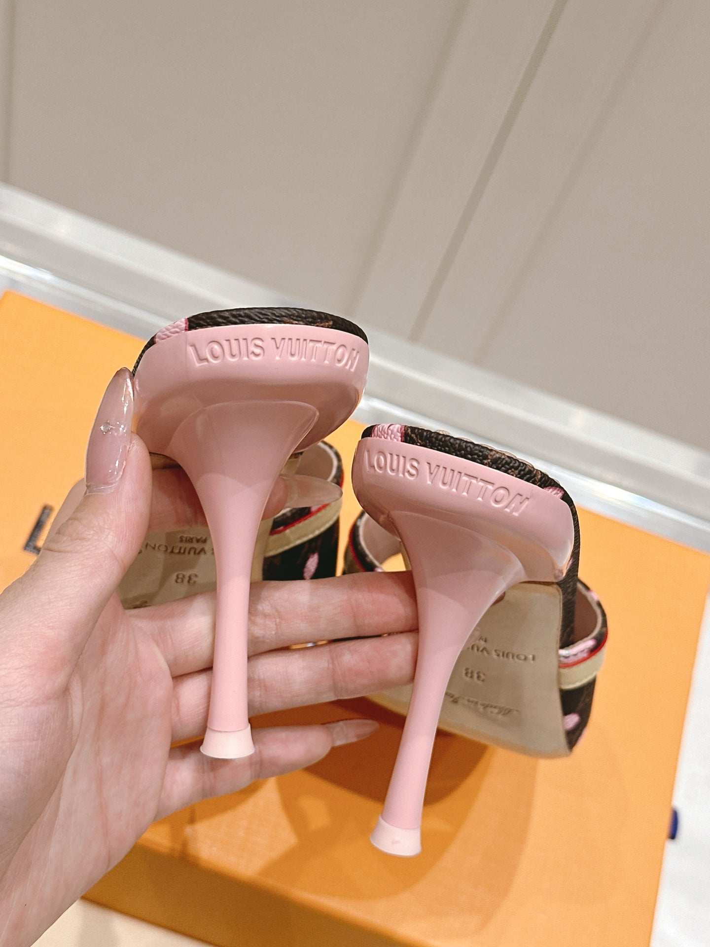 LuxluxHouse Best Quality Women Shoes Louis Vuitton