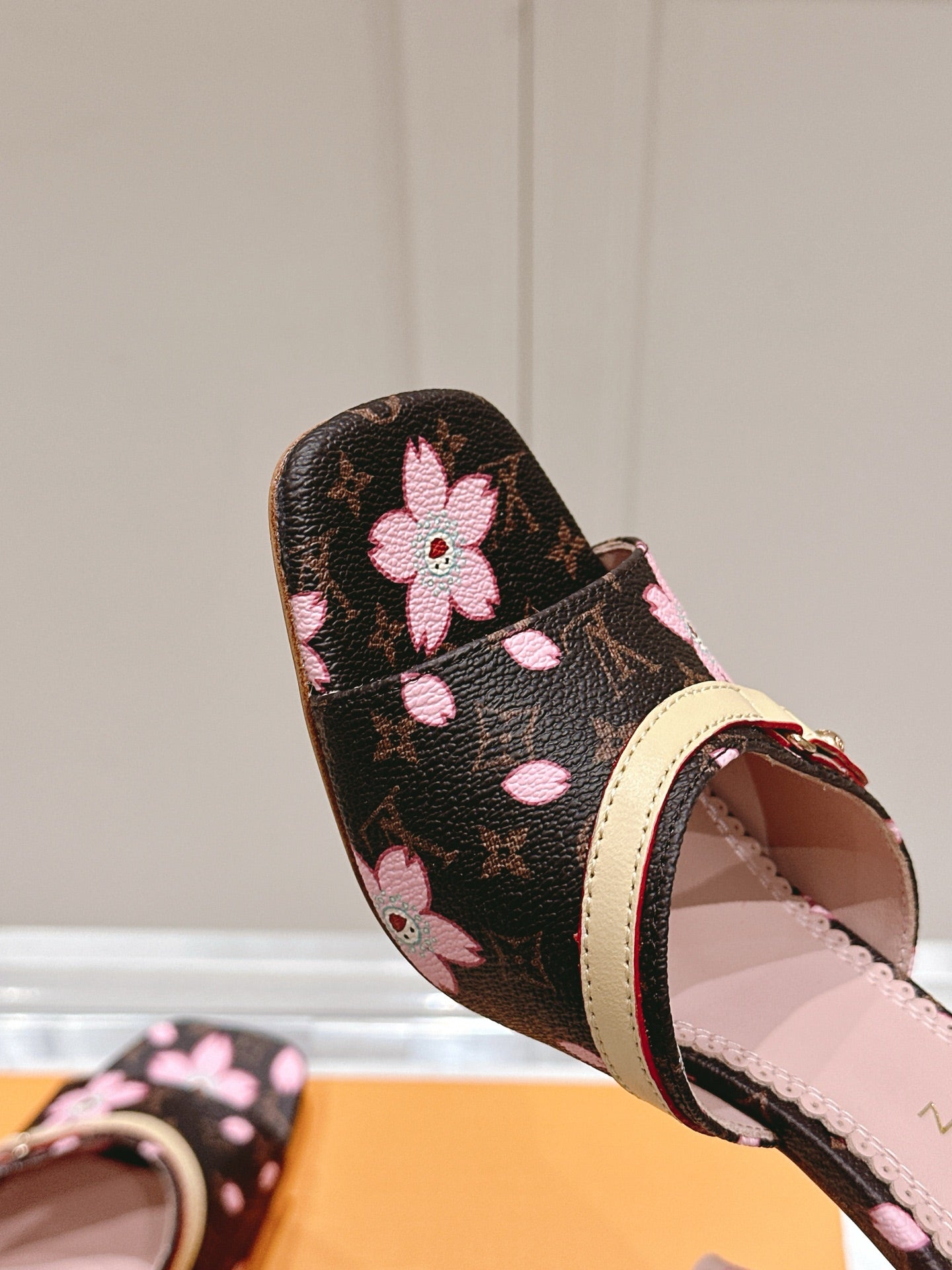 LuxluxHouse Best Quality Women Shoes Louis Vuitton