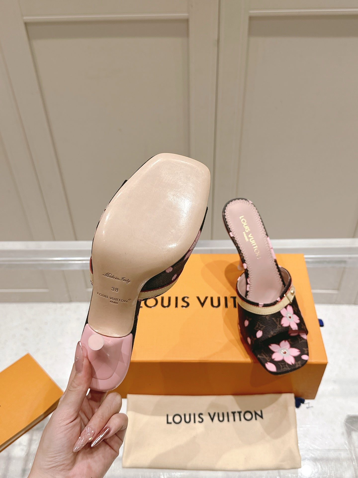 LuxluxHouse Best Quality Women Shoes Louis Vuitton