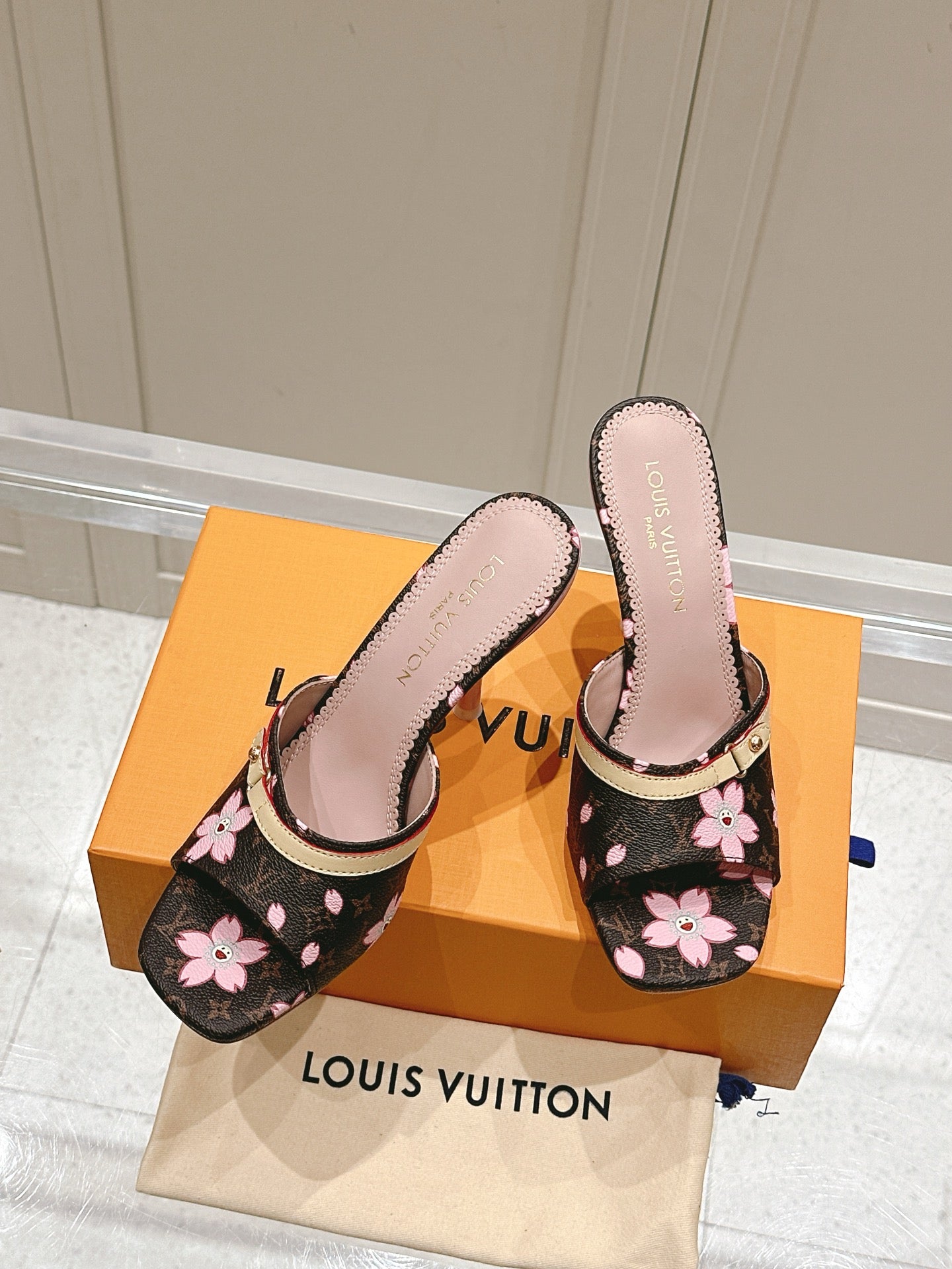 LuxluxHouse Best Quality Women Shoes Louis Vuitton