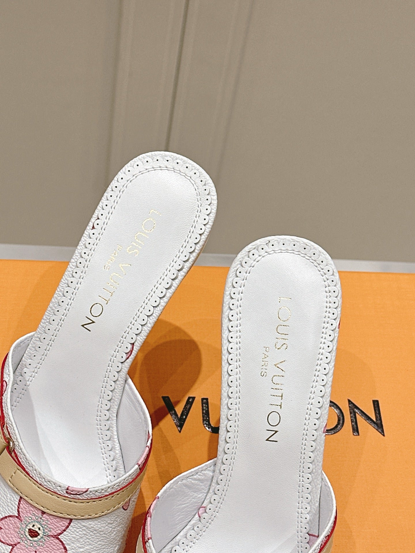LuxluxHouse Best Quality Women Shoes Louis Vuitton