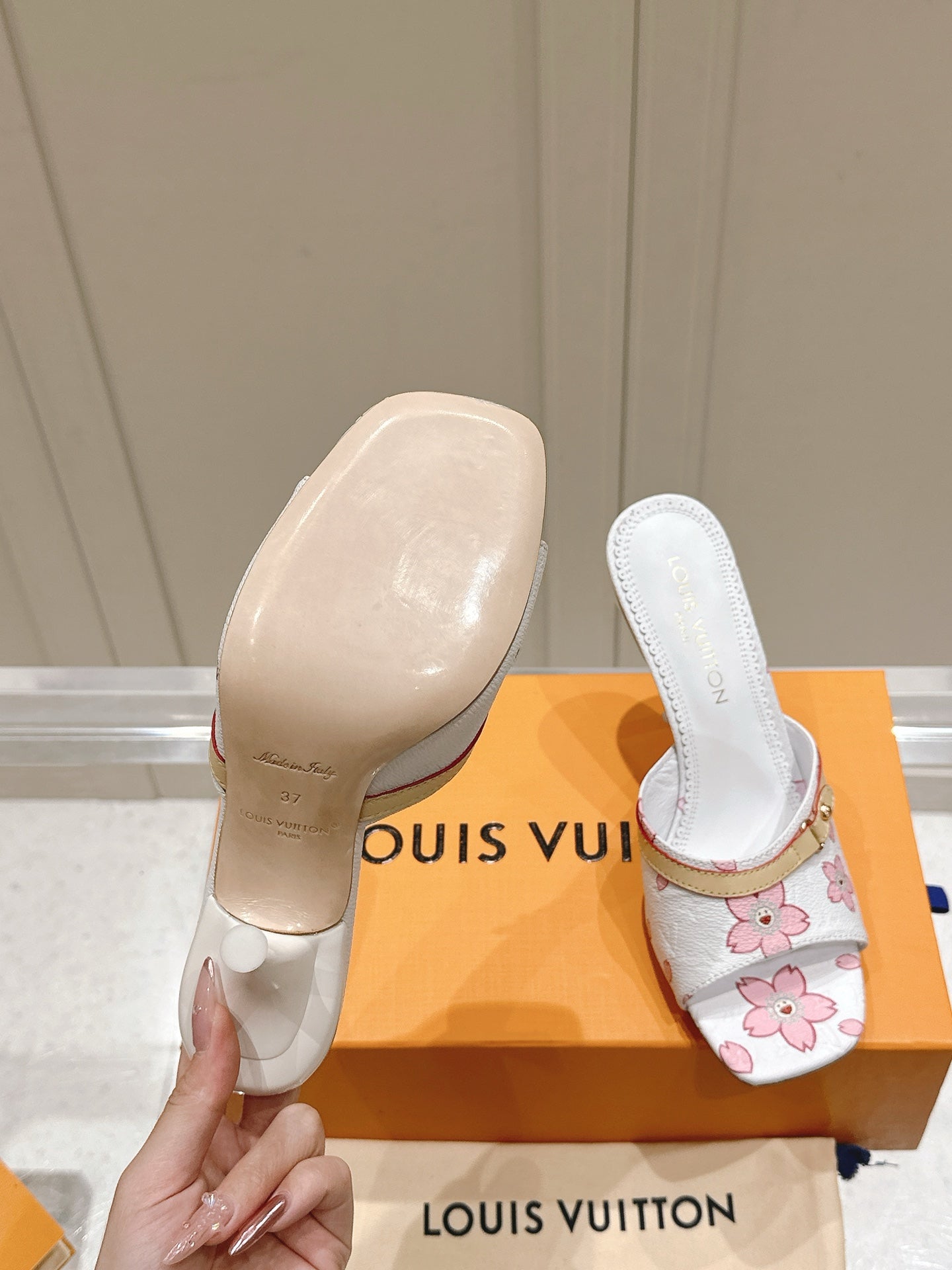 LuxluxHouse Best Quality Women Shoes Louis Vuitton