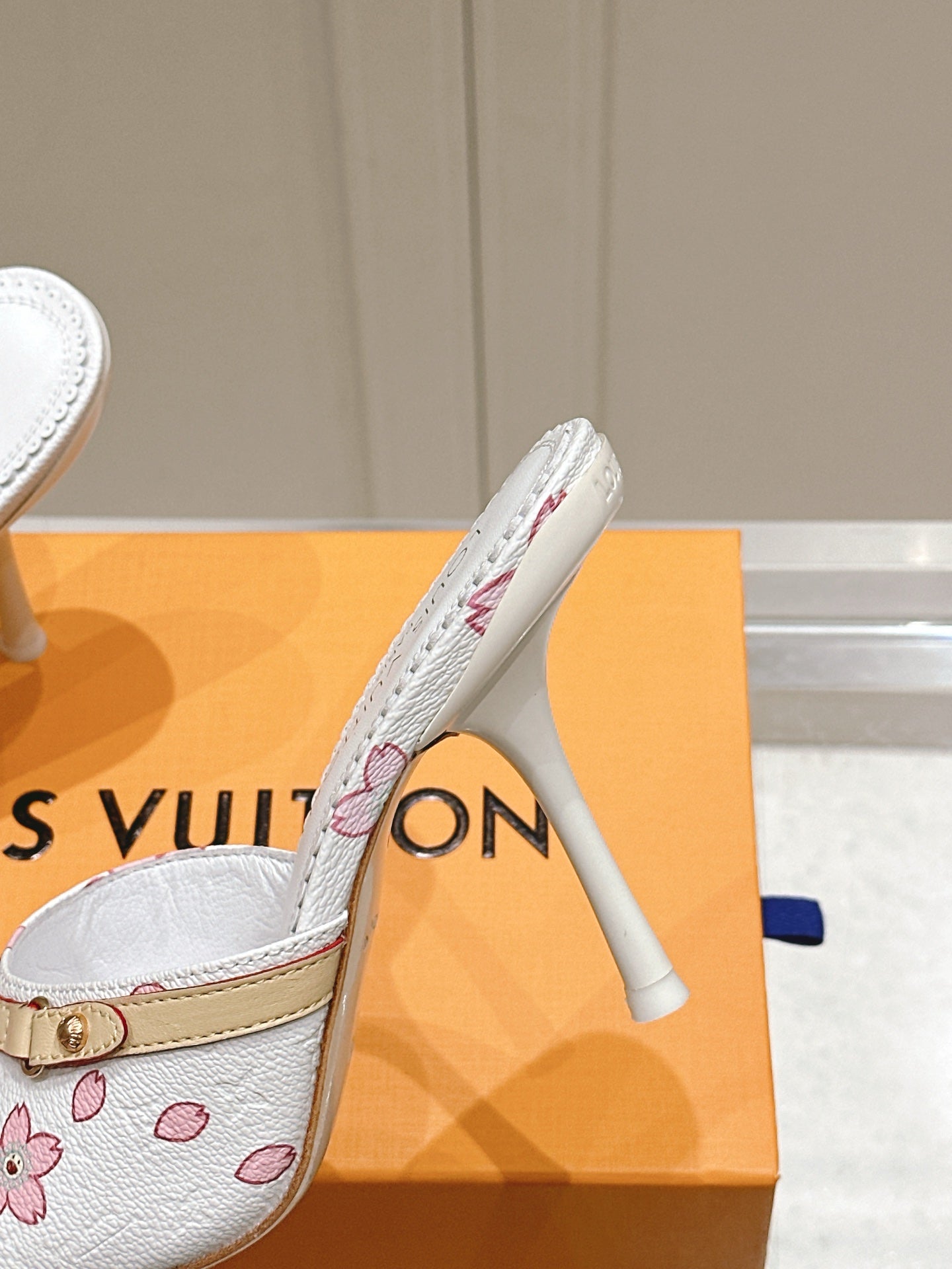 LuxluxHouse Best Quality Women Shoes Louis Vuitton