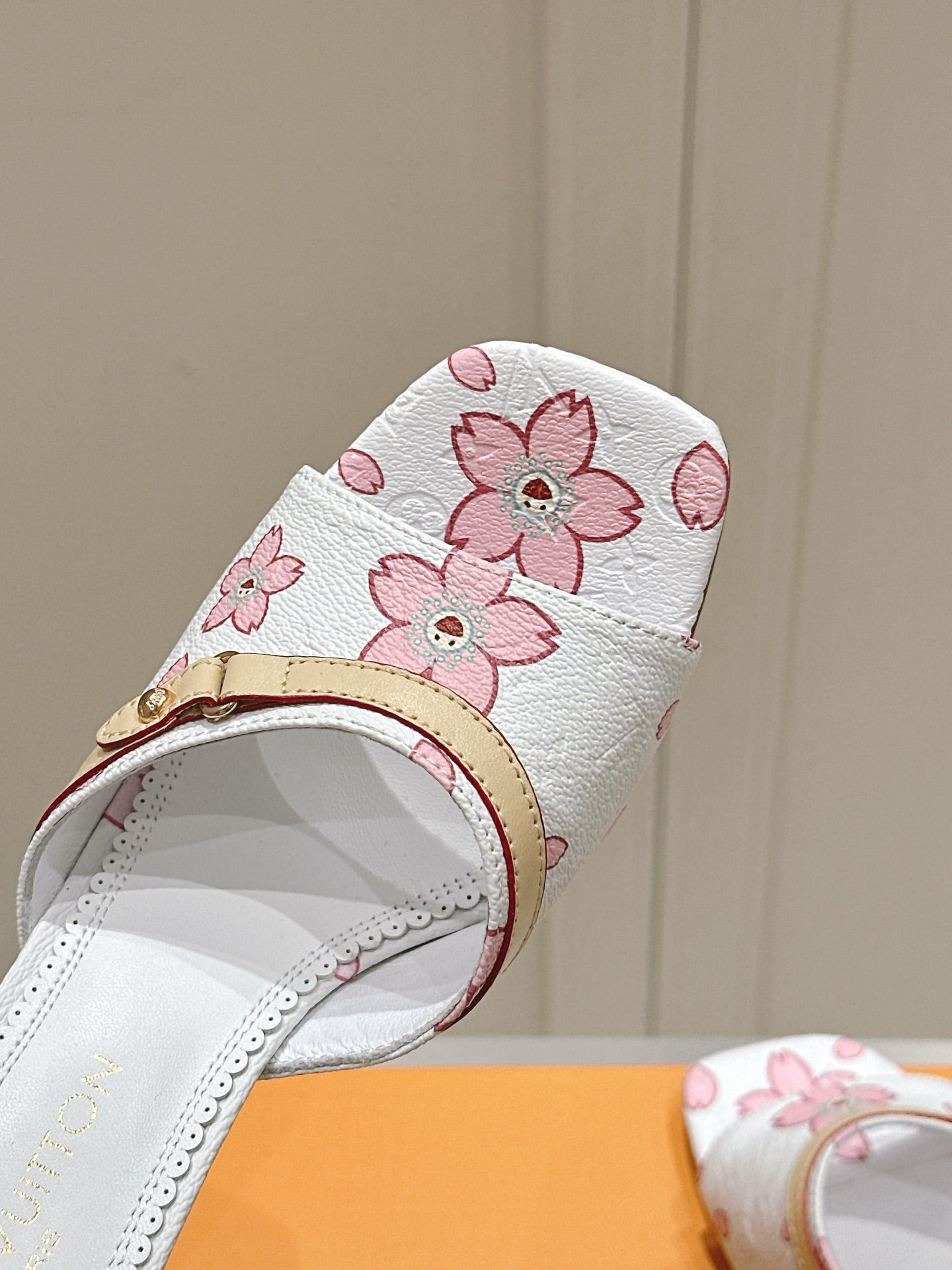 LuxluxHouse Best Quality Women Shoes Louis Vuitton