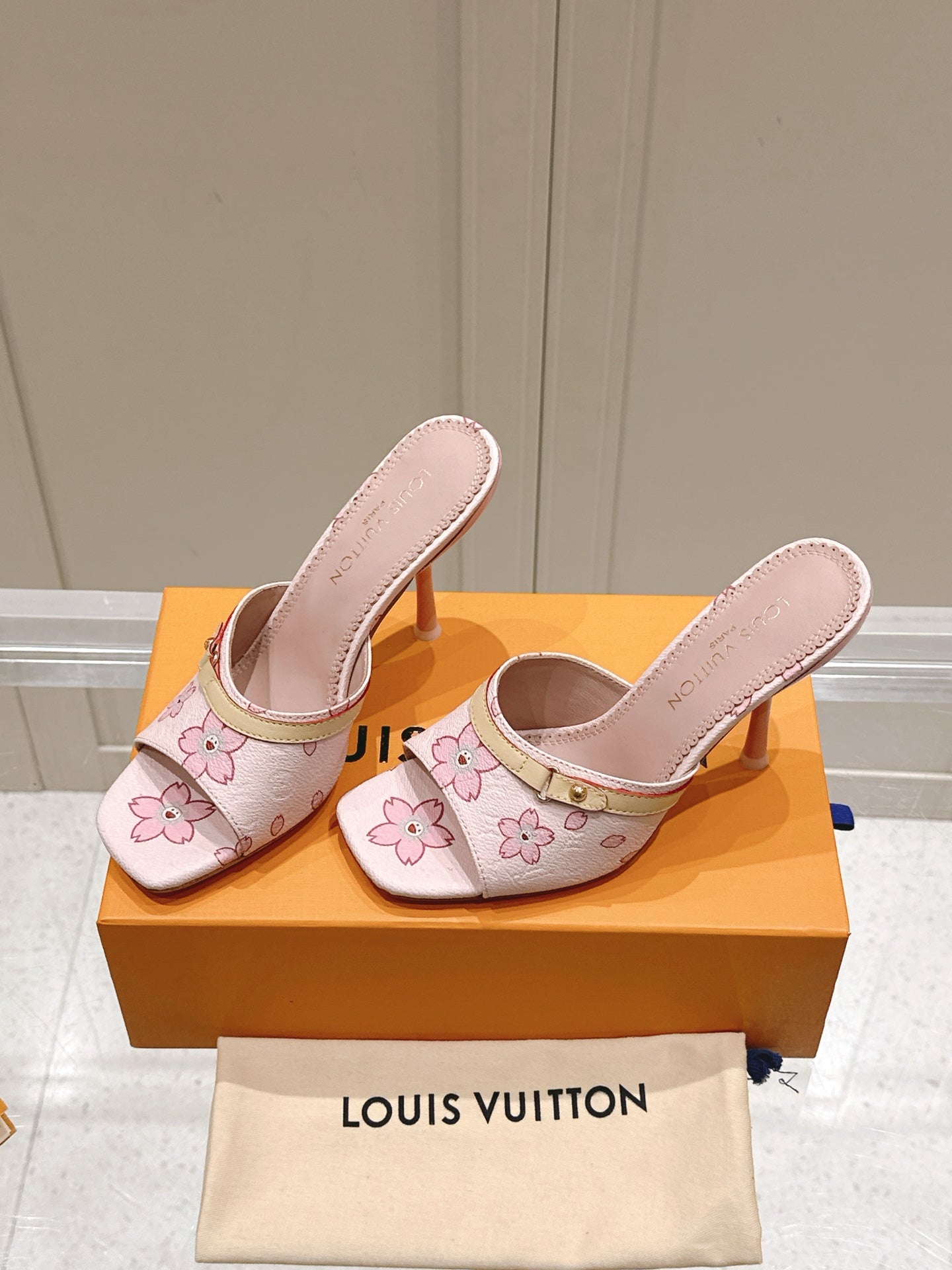 LuxluxHouse Best Quality Women Shoes Louis Vuitton