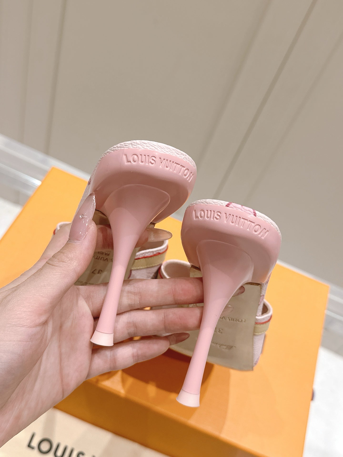 LuxluxHouse Best Quality Women Shoes Louis Vuitton