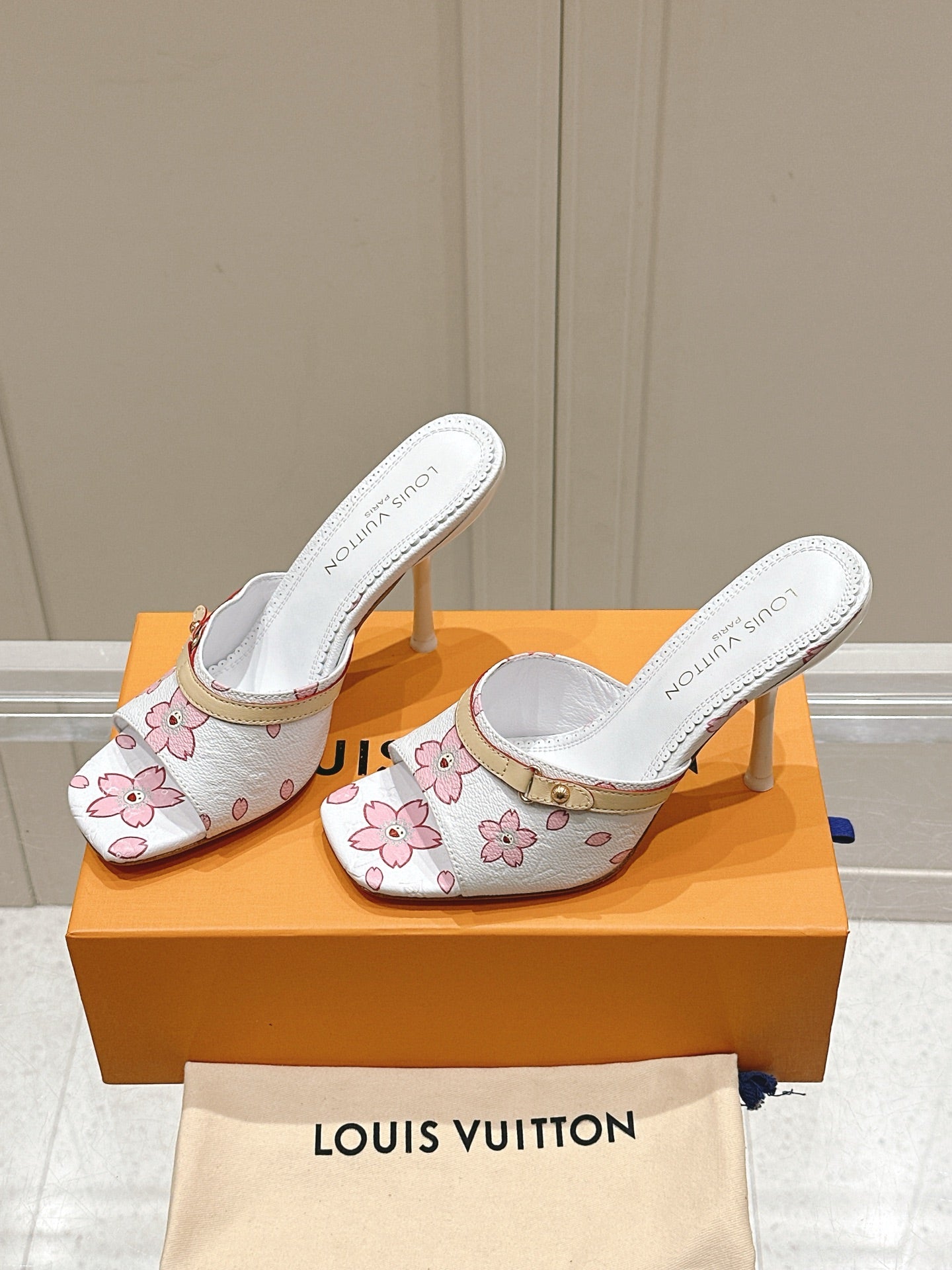 LuxluxHouse Best Quality Women Shoes Louis Vuitton