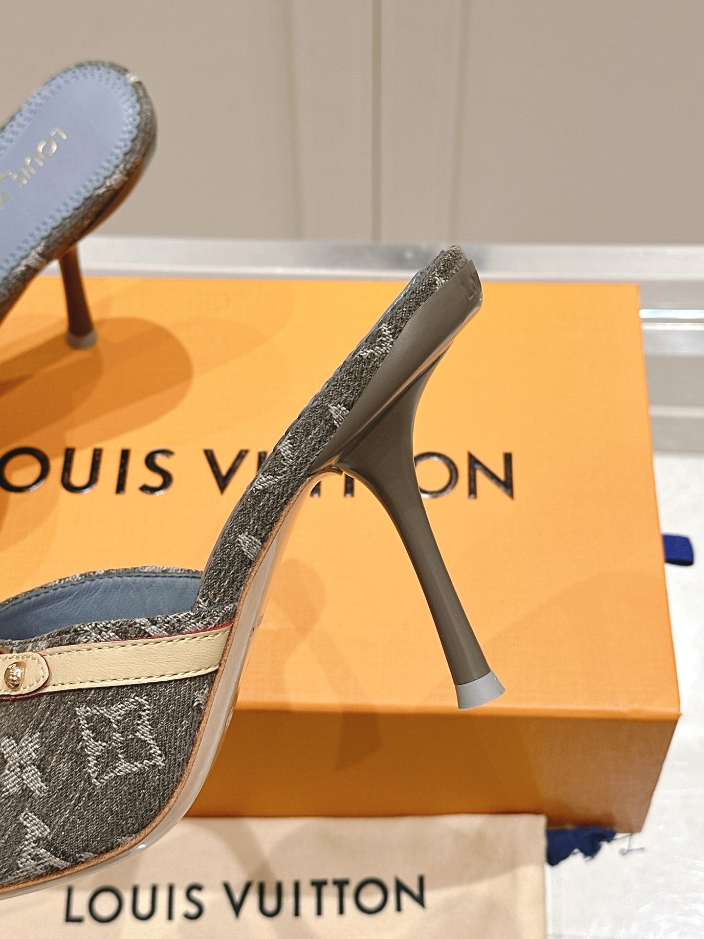 LuxluxHouse Best Quality Women Shoes Louis Vuitton