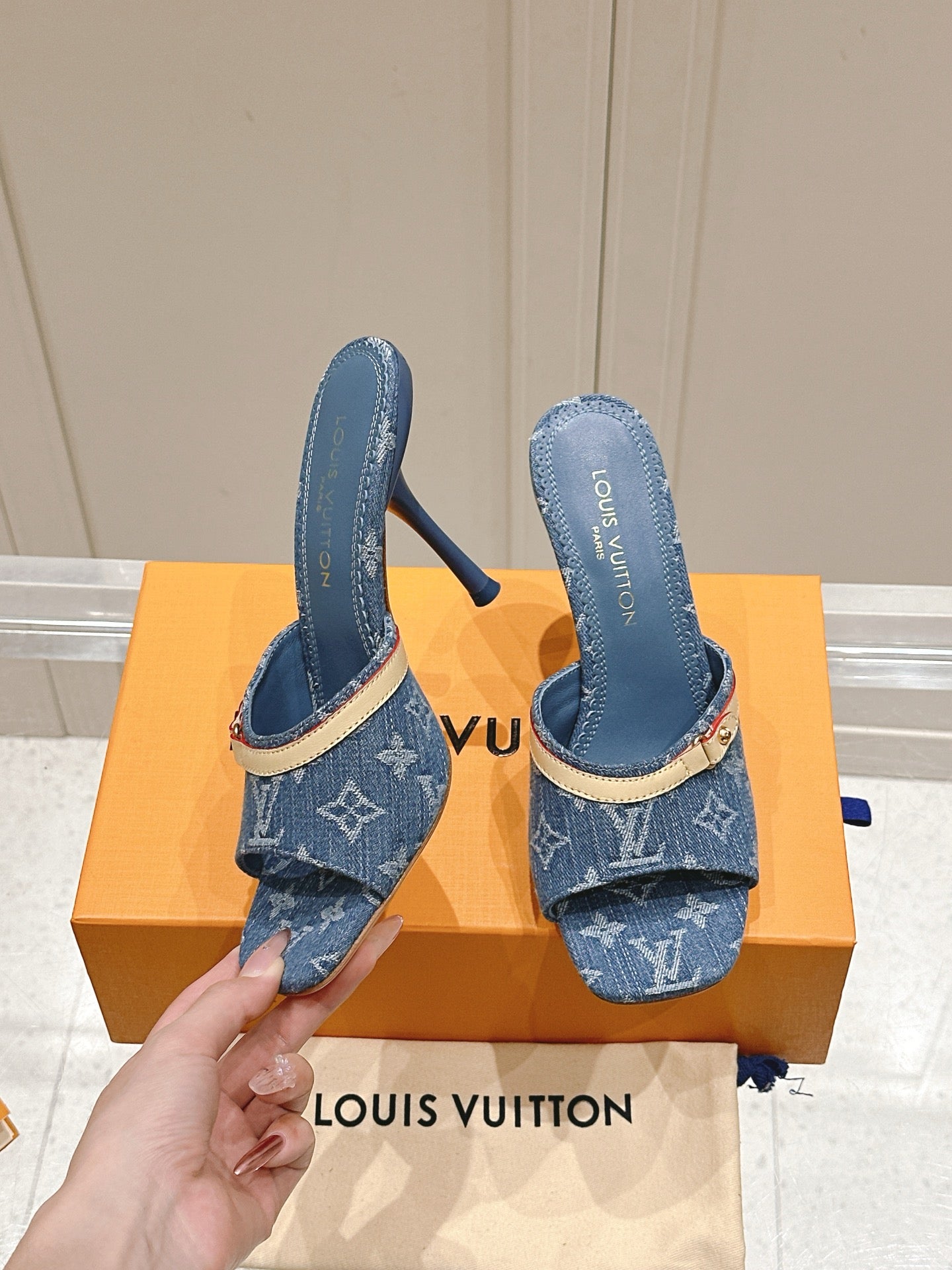 LuxluxHouse Best Quality Women Shoes Louis Vuitton