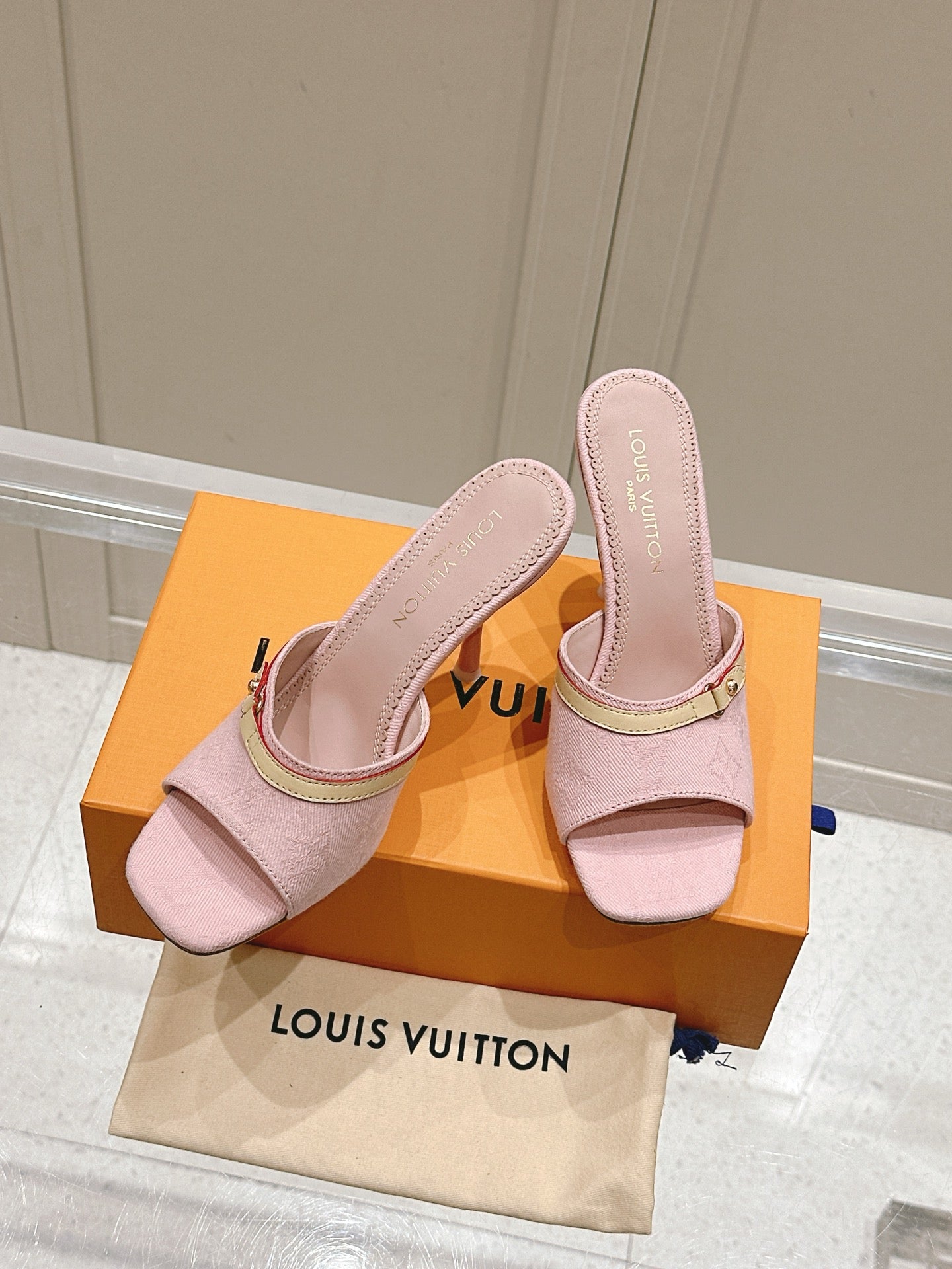 LuxluxHouse Best Quality Women Shoes Louis Vuitton