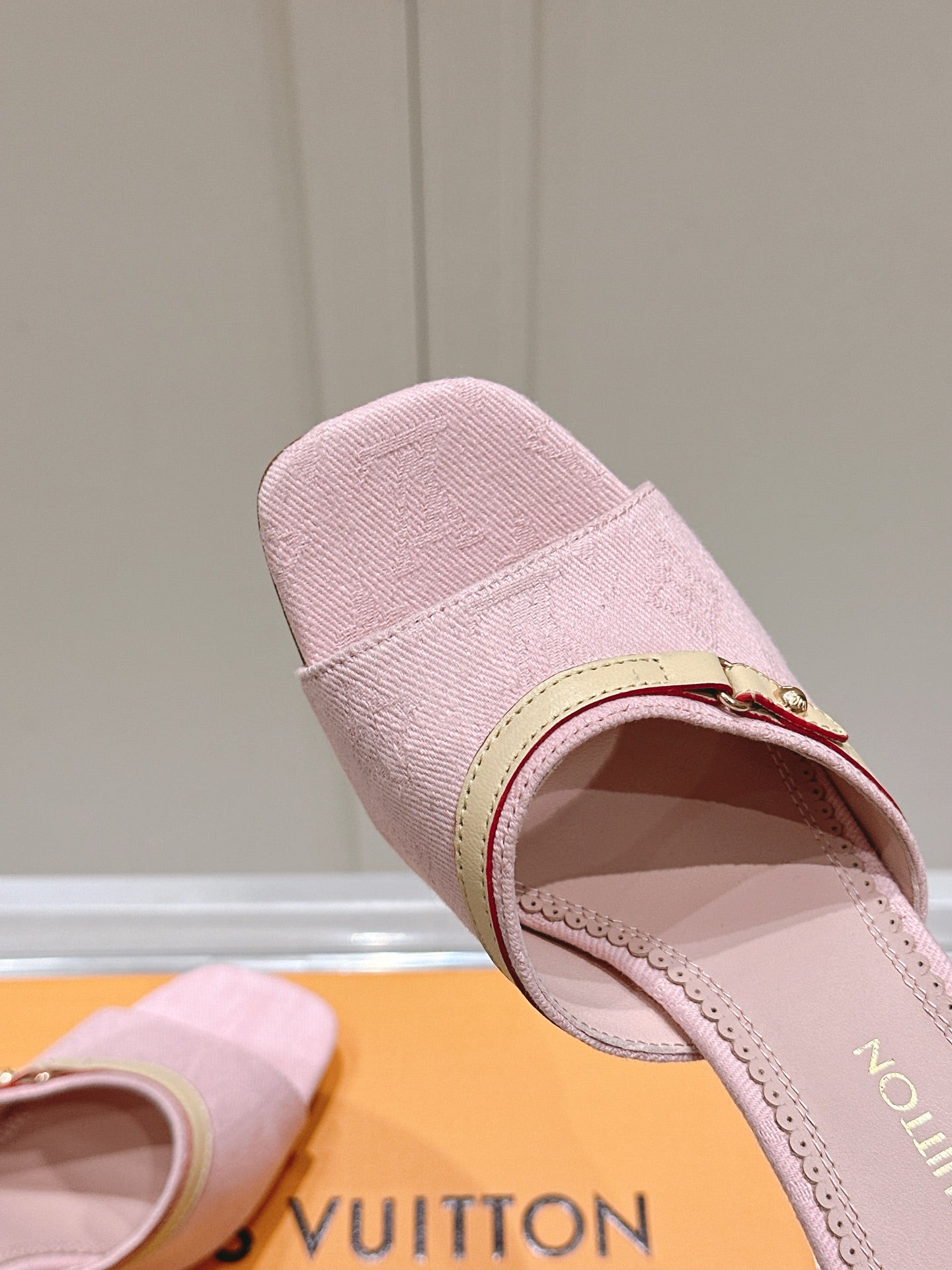 LuxluxHouse Best Quality Women Shoes Louis Vuitton