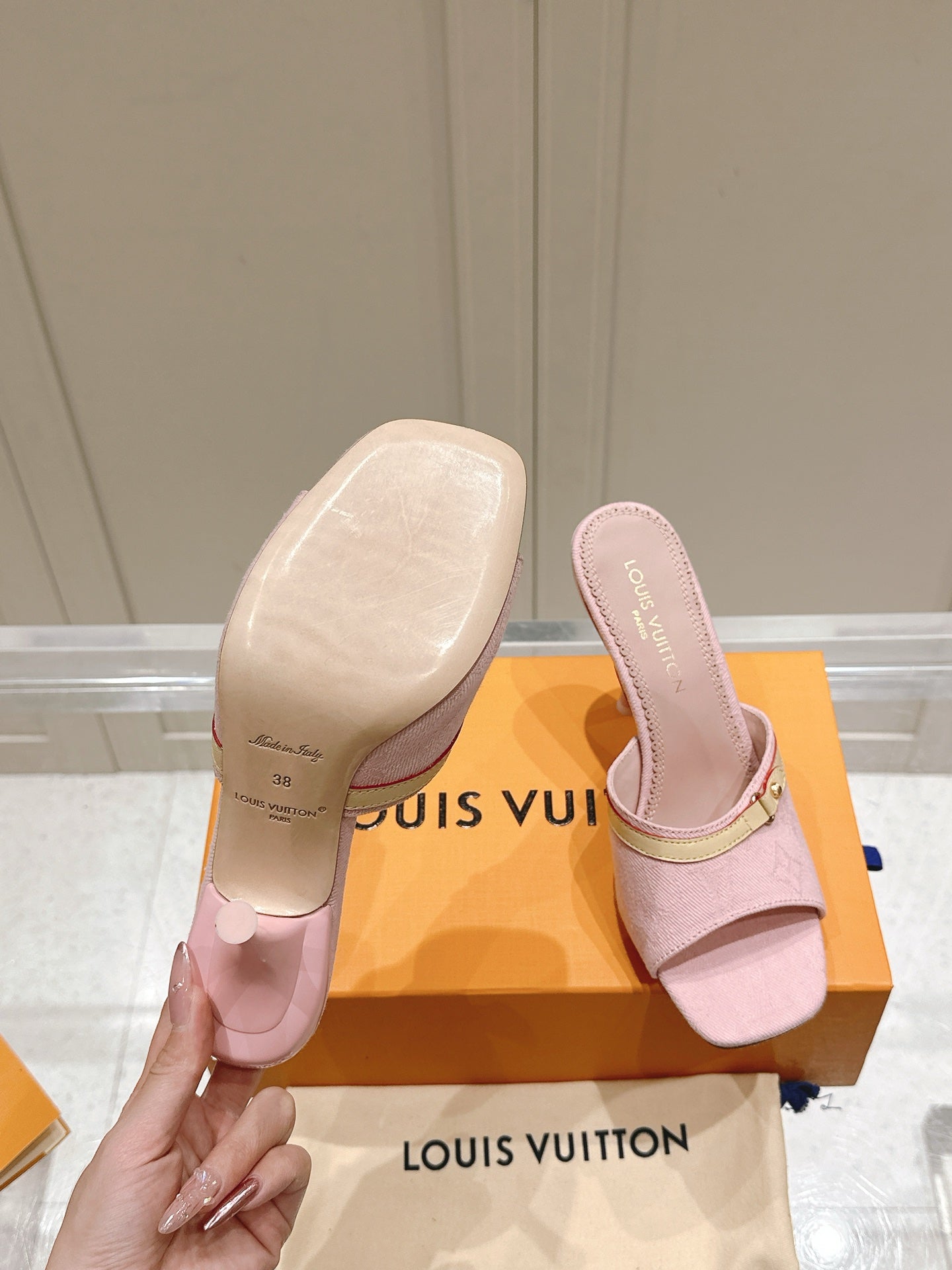 LuxluxHouse Best Quality Women Shoes Louis Vuitton