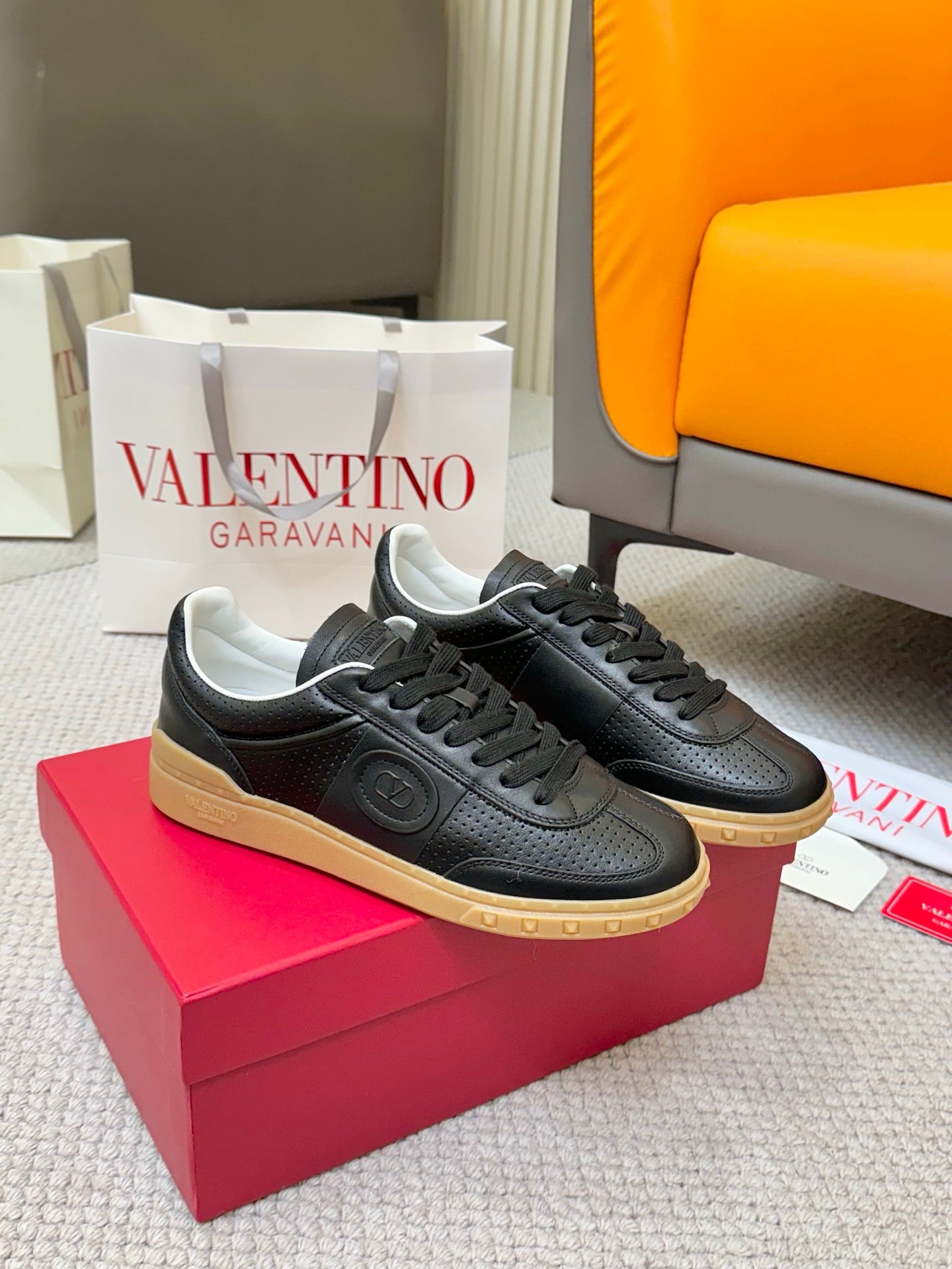 LuxluxHouse Best Quality Shoes Valentino