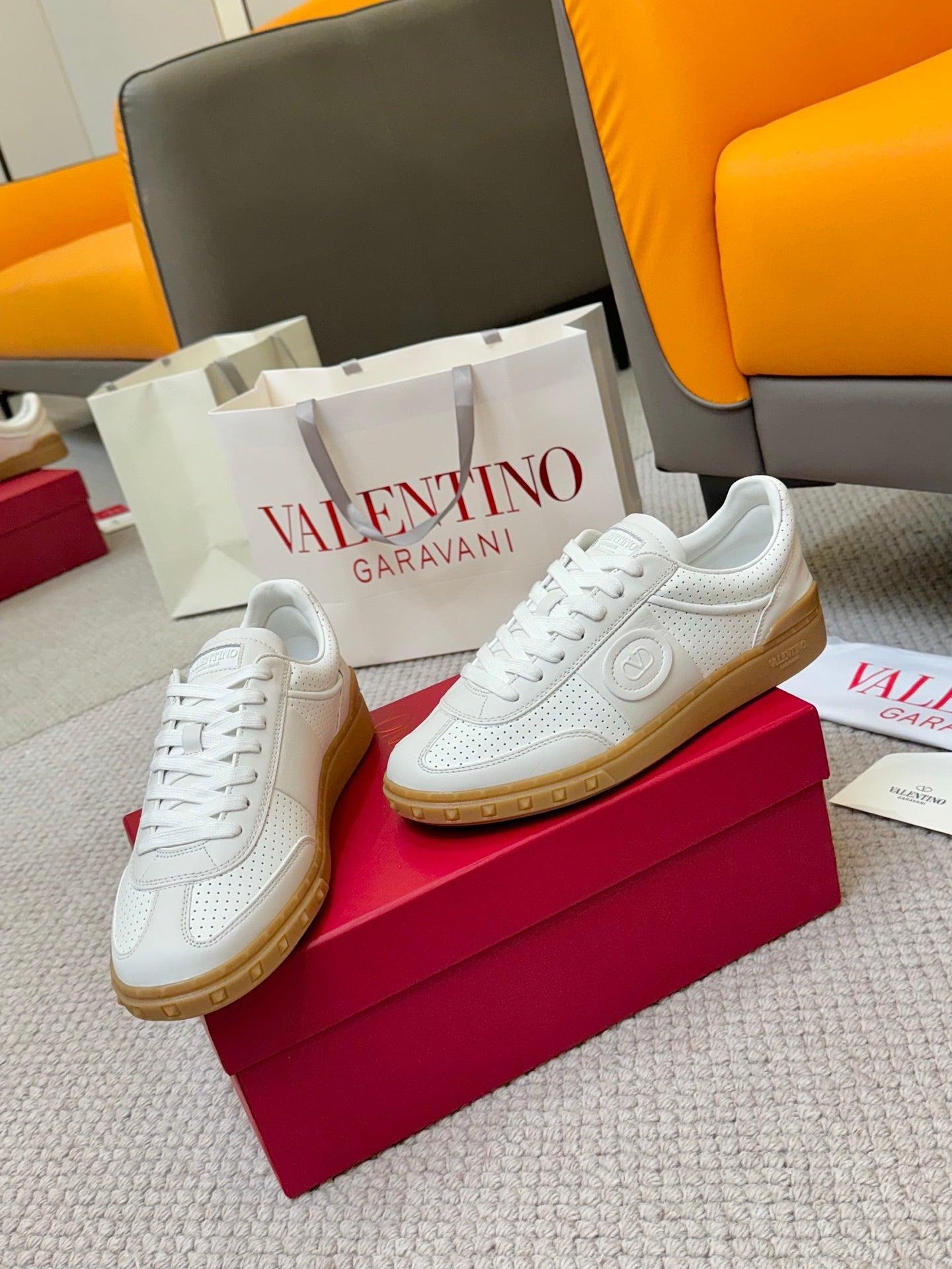 LuxluxHouse Best Quality Shoes Valentino